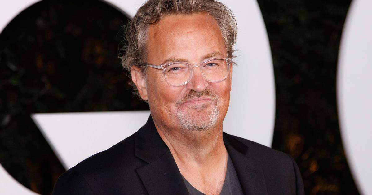 Netflix debutta il documentario su Matthew Perry: la serie ripercorre la vita dell'attore e gli ultimi anni segnati dalla dipendenza