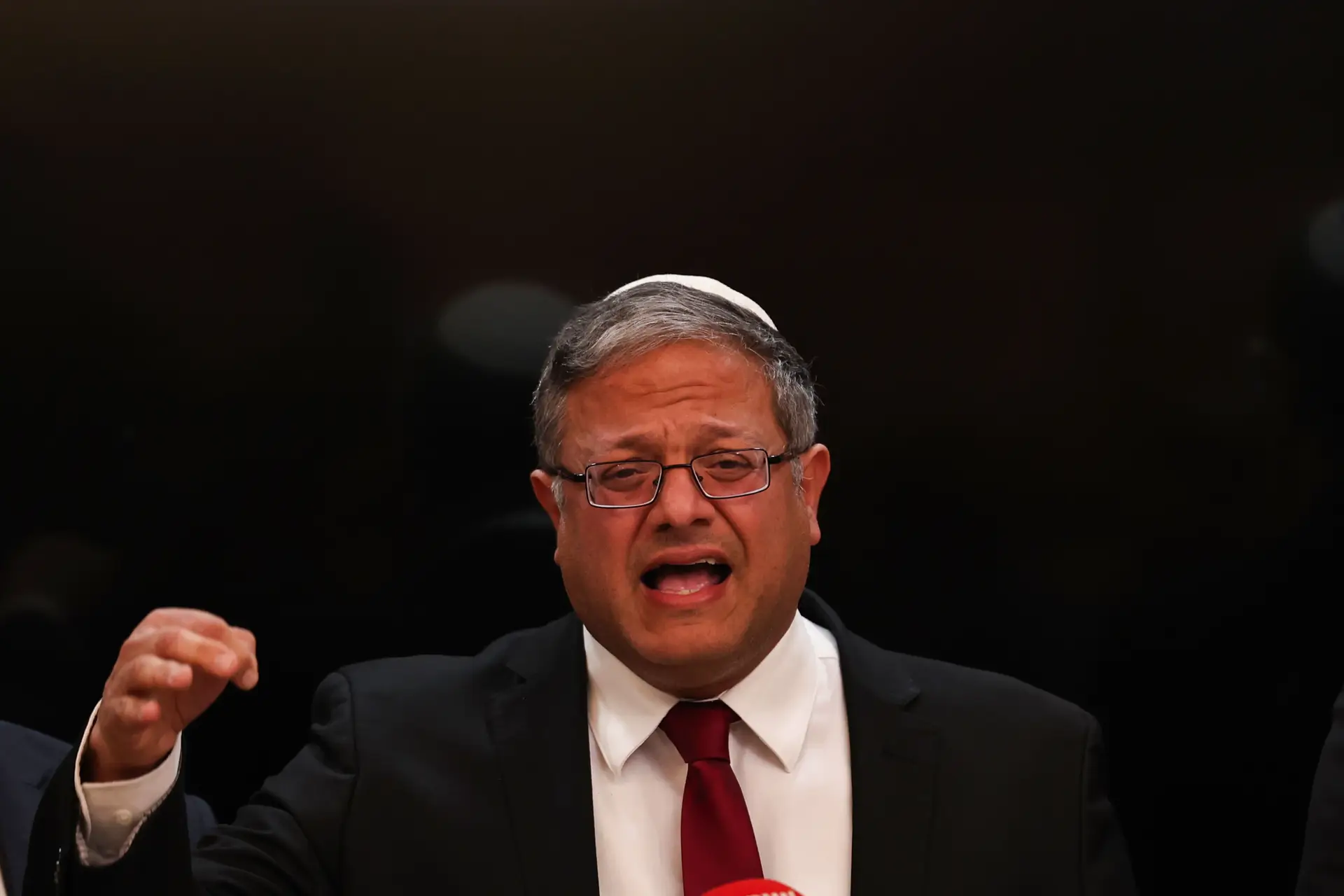 Ministro israelita ameaça prender jornalistas que filmem zonas atingidas por ataques iranianos
