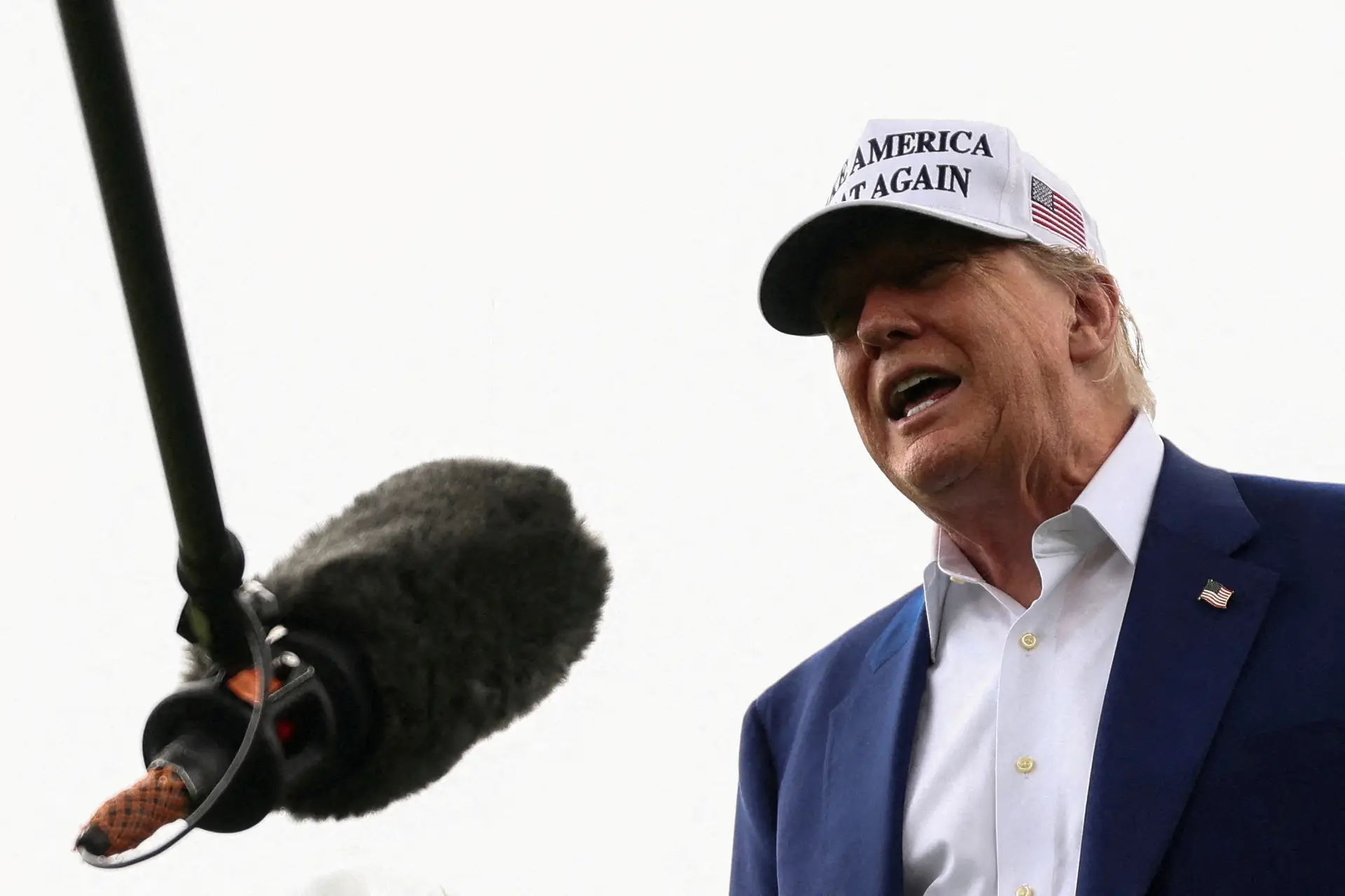 Paciência “já se esgotou”, mas Trump não revela se EUA vão atacar o Irão