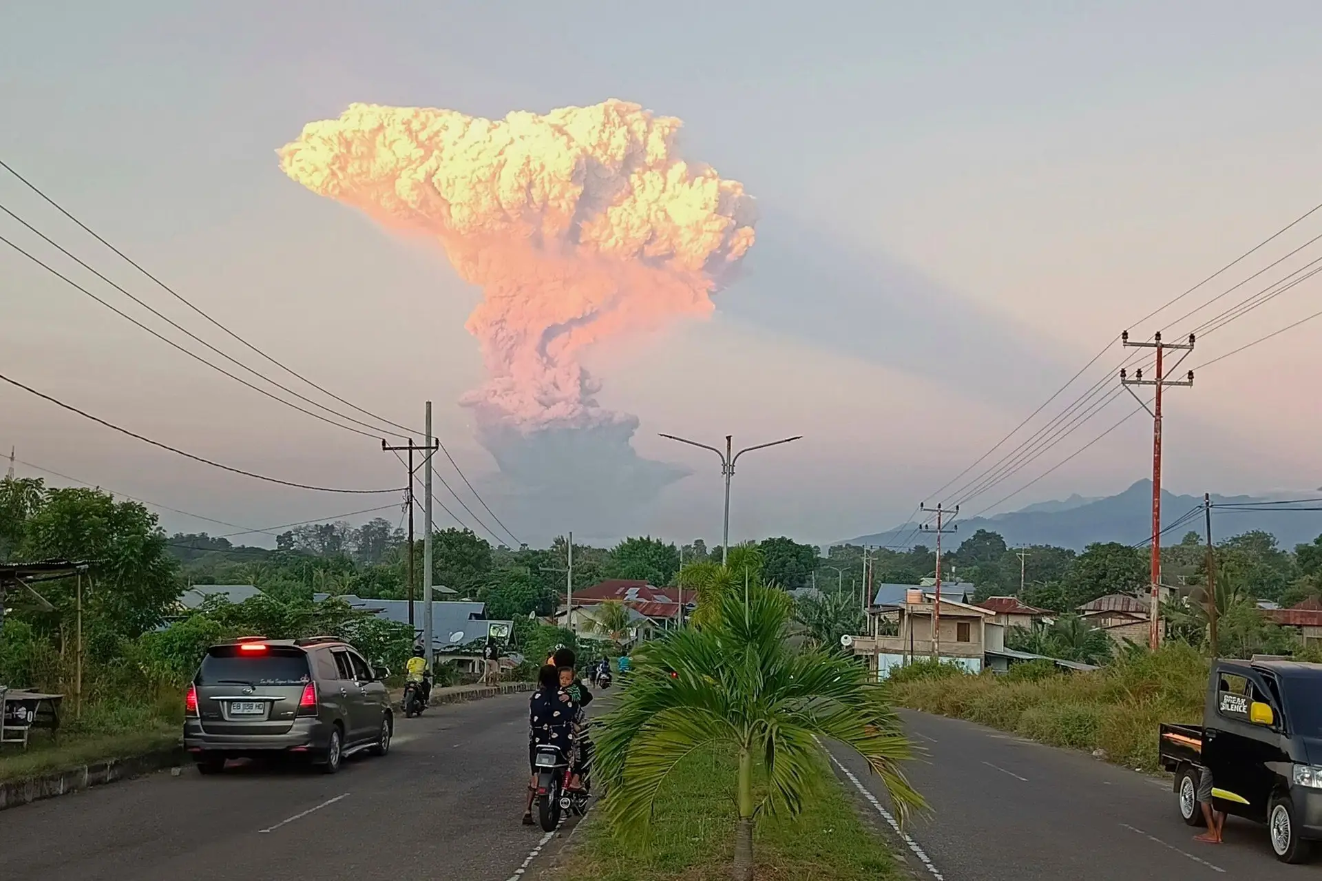 El volcán de Indonesia ha cancelado más de 30 vuelos en Bali después de la erupción