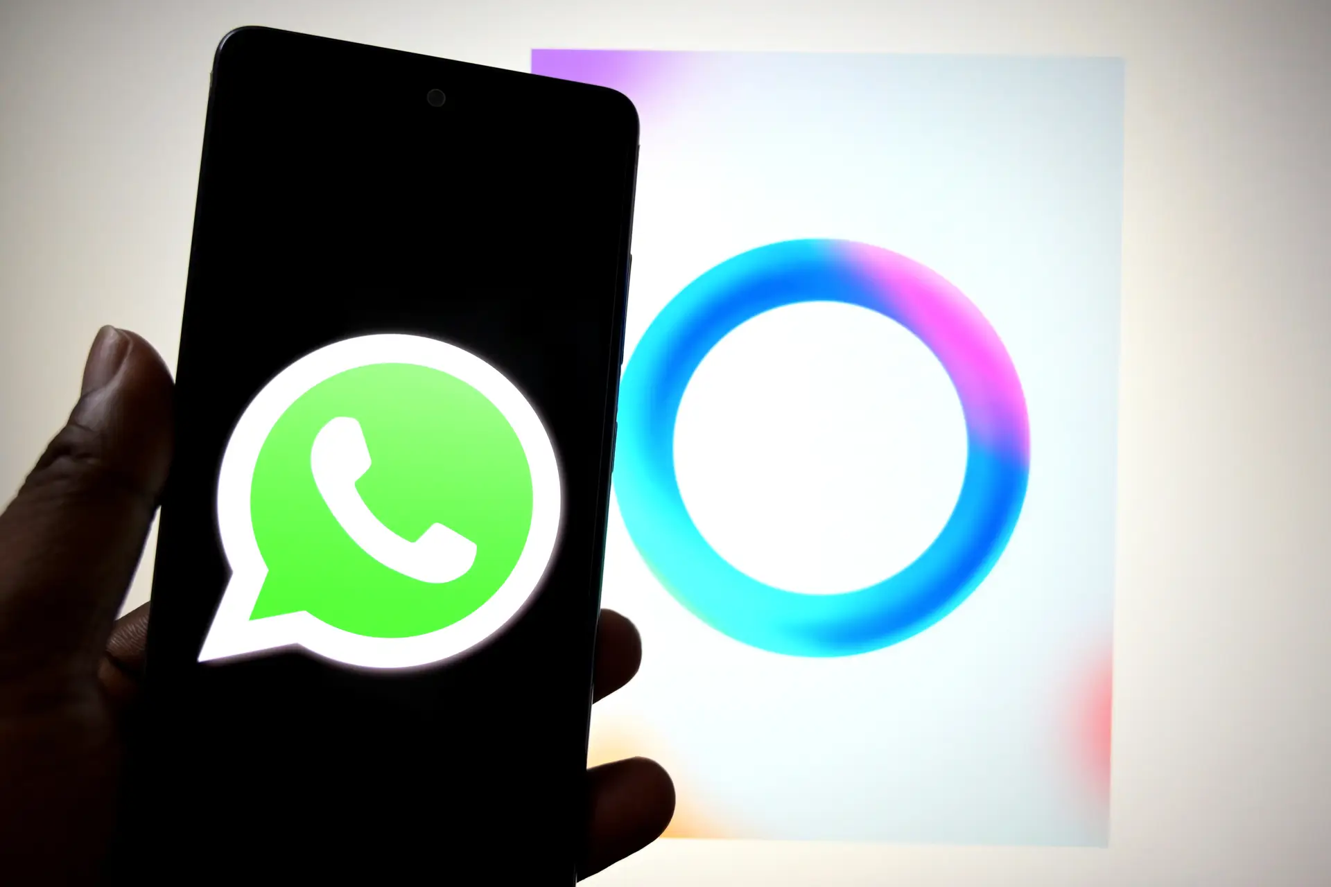 Assistente de IA do Whatsapp gera polémica ao partilhar número privado por engano