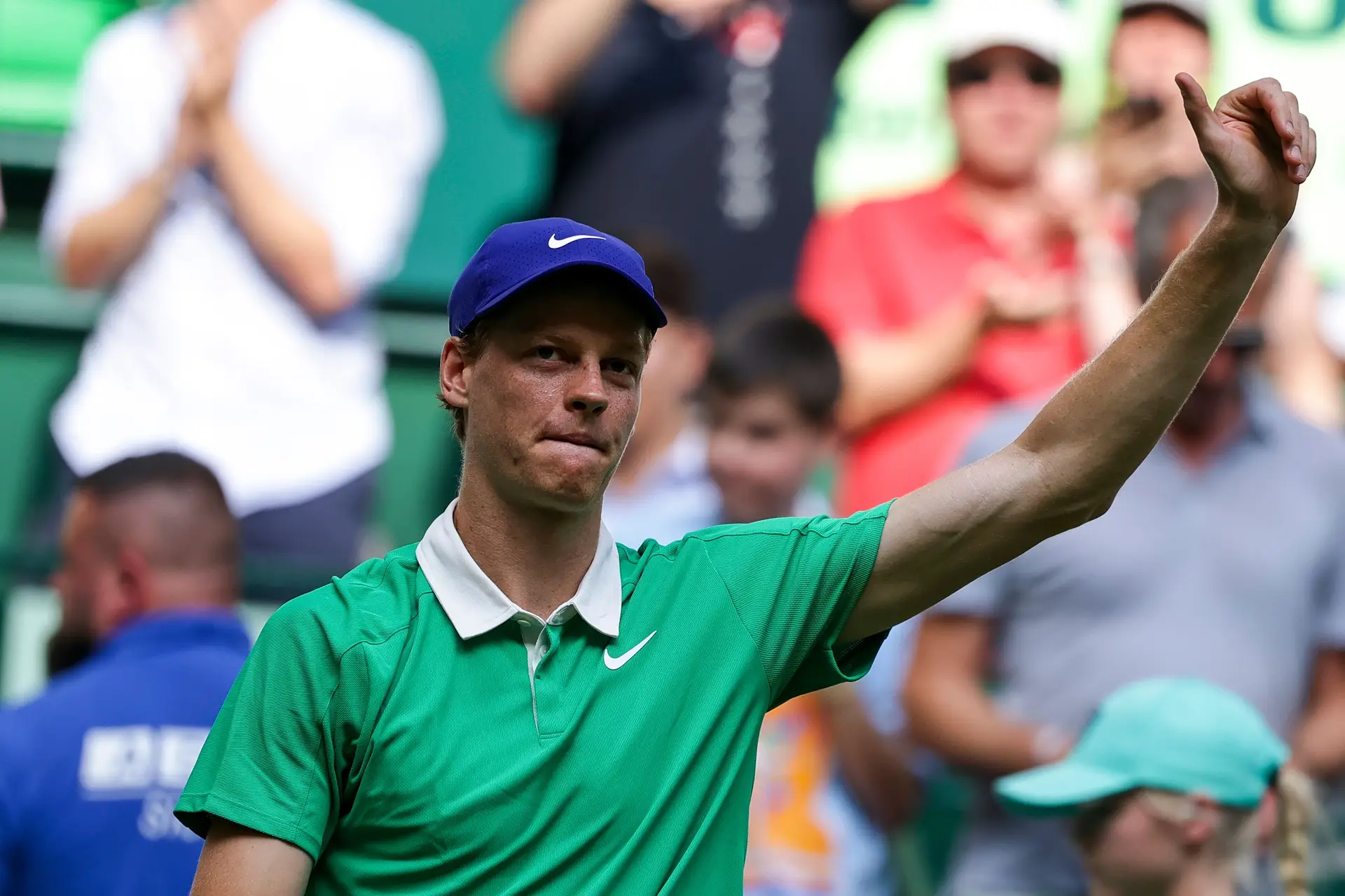 Janik Sinner afastado de forma inesperada do torneio de Halle