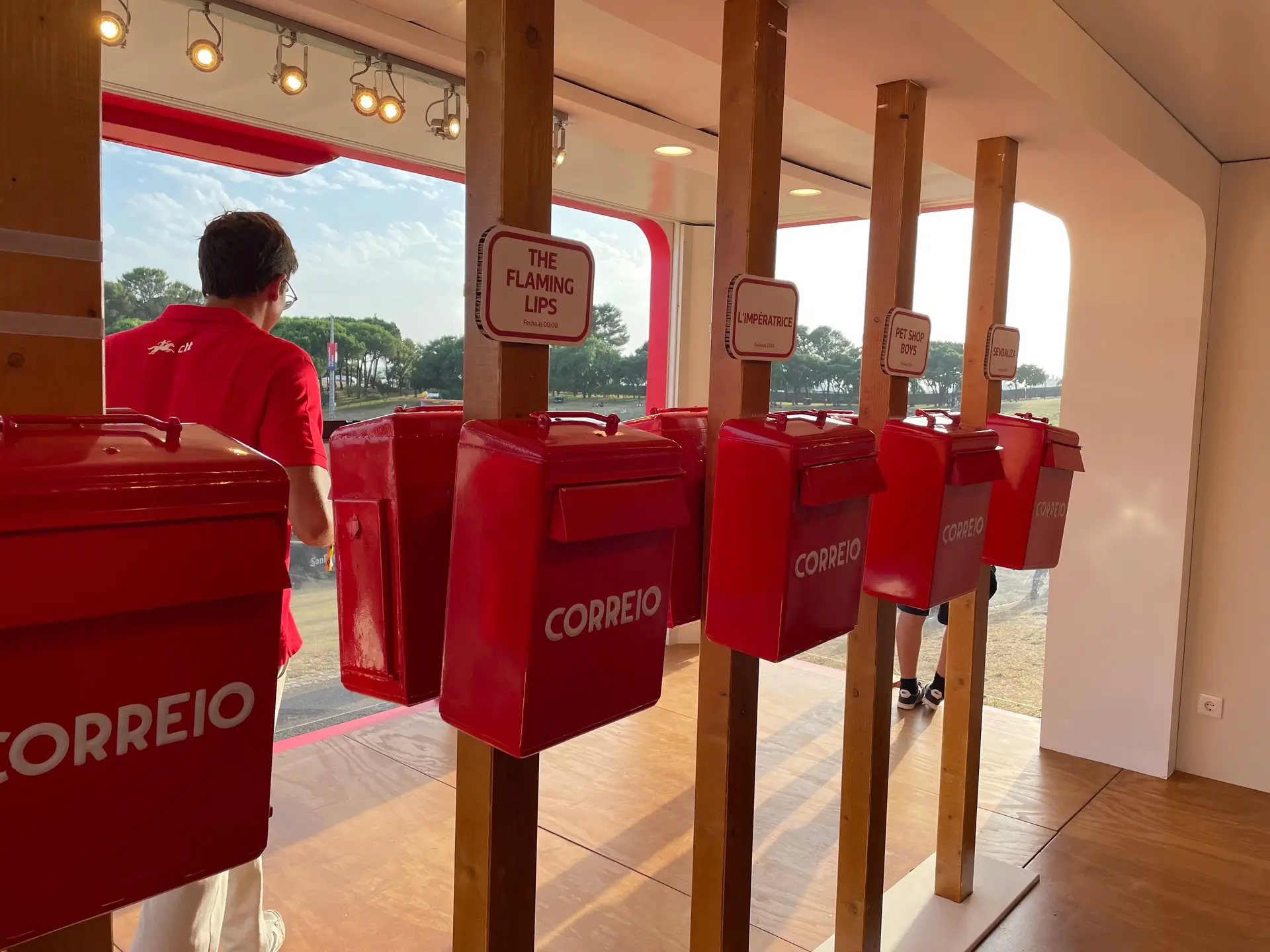 Já não se escrevem cartas de amor? No Meo Kalorama, sim (e chegam aos artistas nos bastidores)