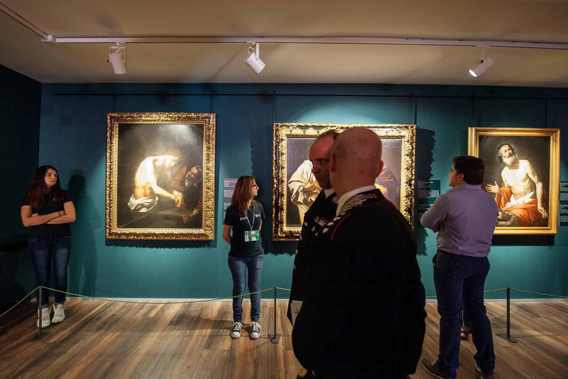 La pintura del siglo XVII expuesta en Florencia mientras intenta hacer una selfie de lágrimas de turismo