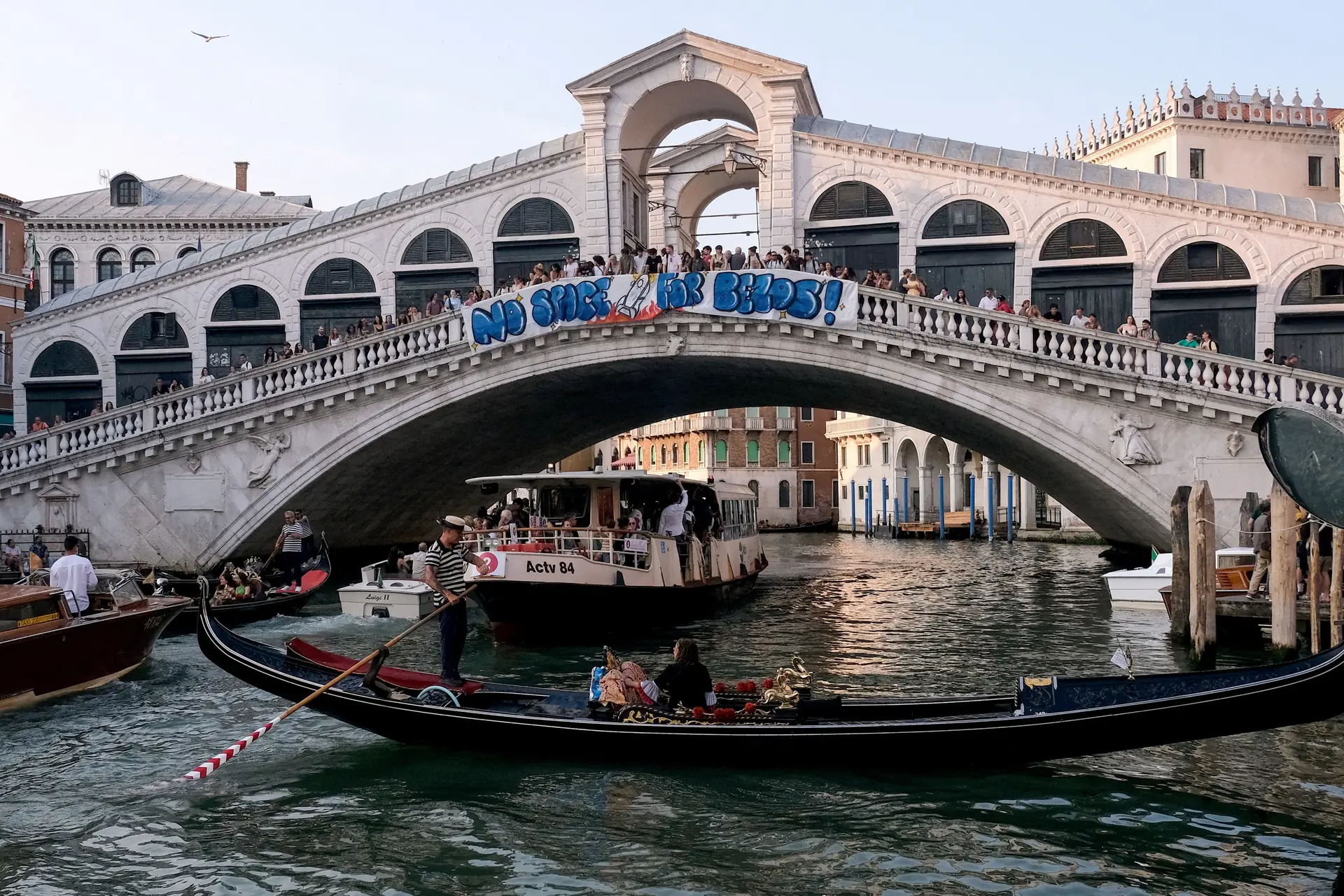 Do centro de Veneza para zona isolada: Jeff Bezos muda local do casamento para fugir a protestos