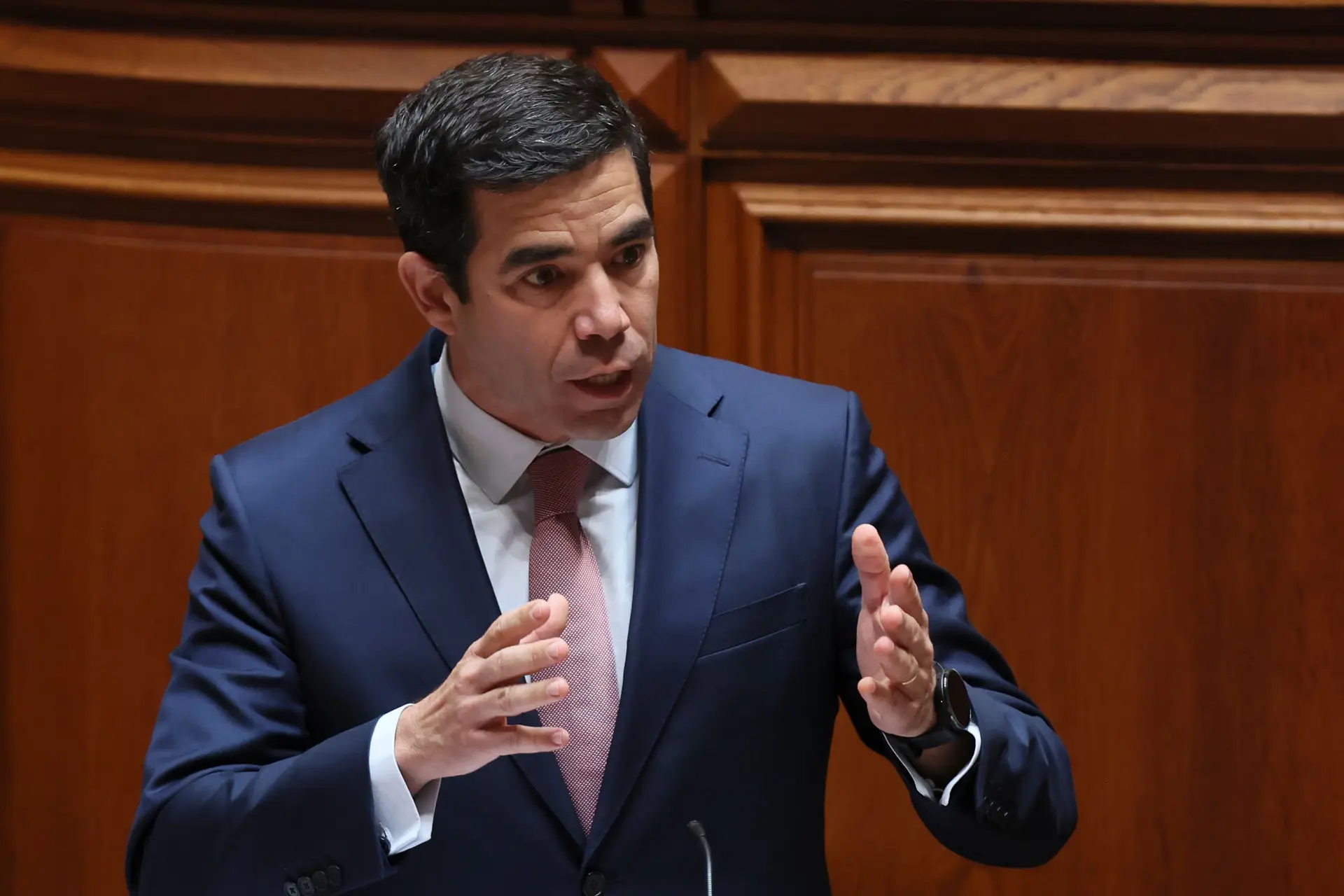 Governo desafia Chega a viabilizar alterações aos diplomas para "regular imigração"