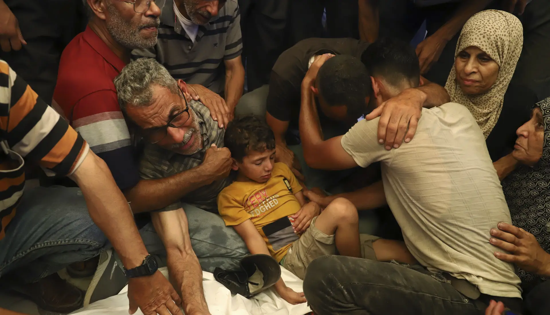 Los soldados israelíes han recibido instrucciones de abrir fuego contra los ciudadanos que están esperando comida en Gaza