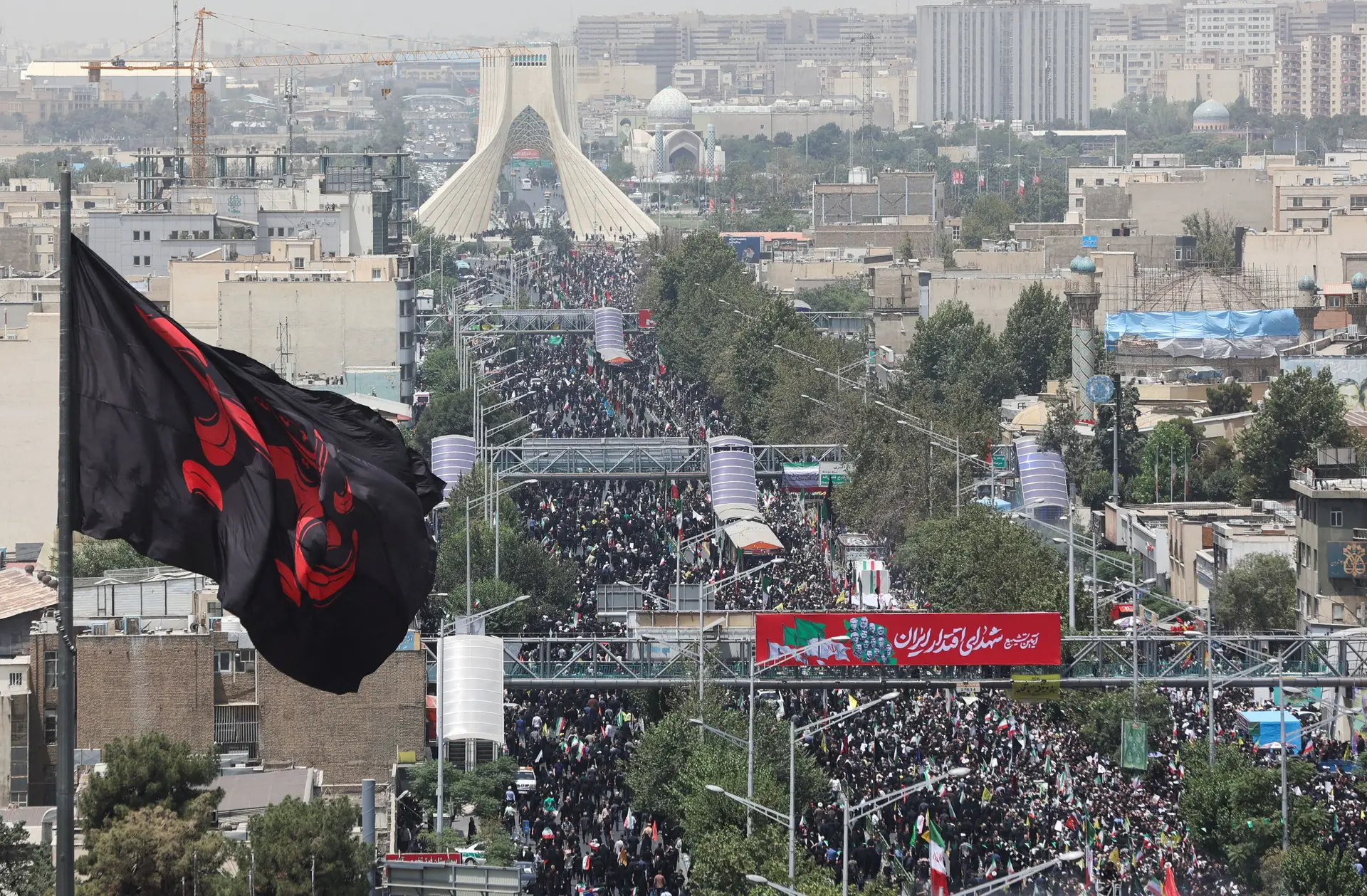 Irão realiza funeral de Estado para vítimas das guerra dos 12 dias