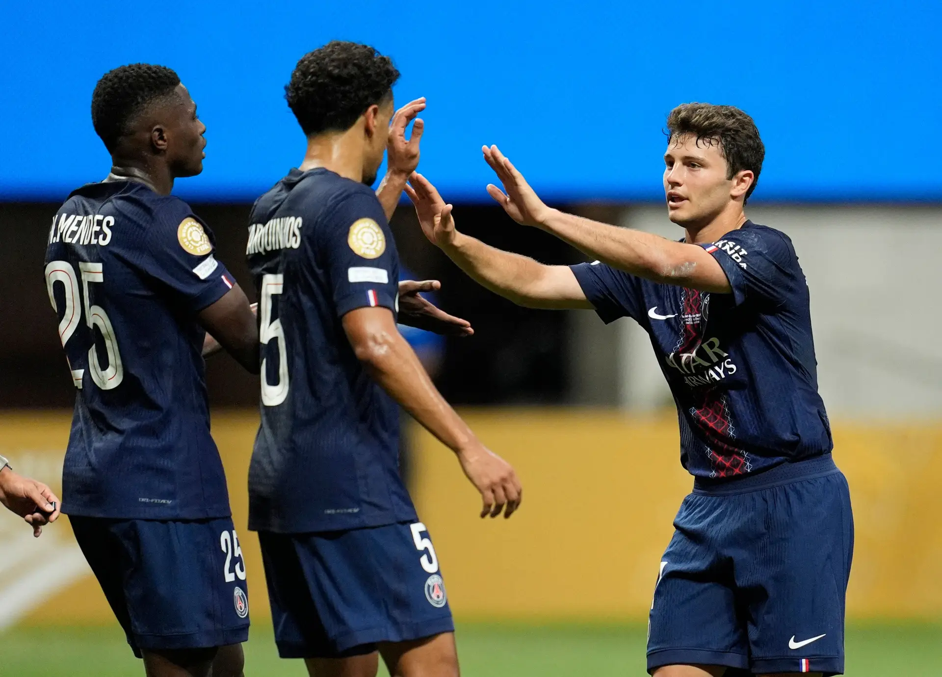 João Neves com Nuno Mendes e Marquinhos