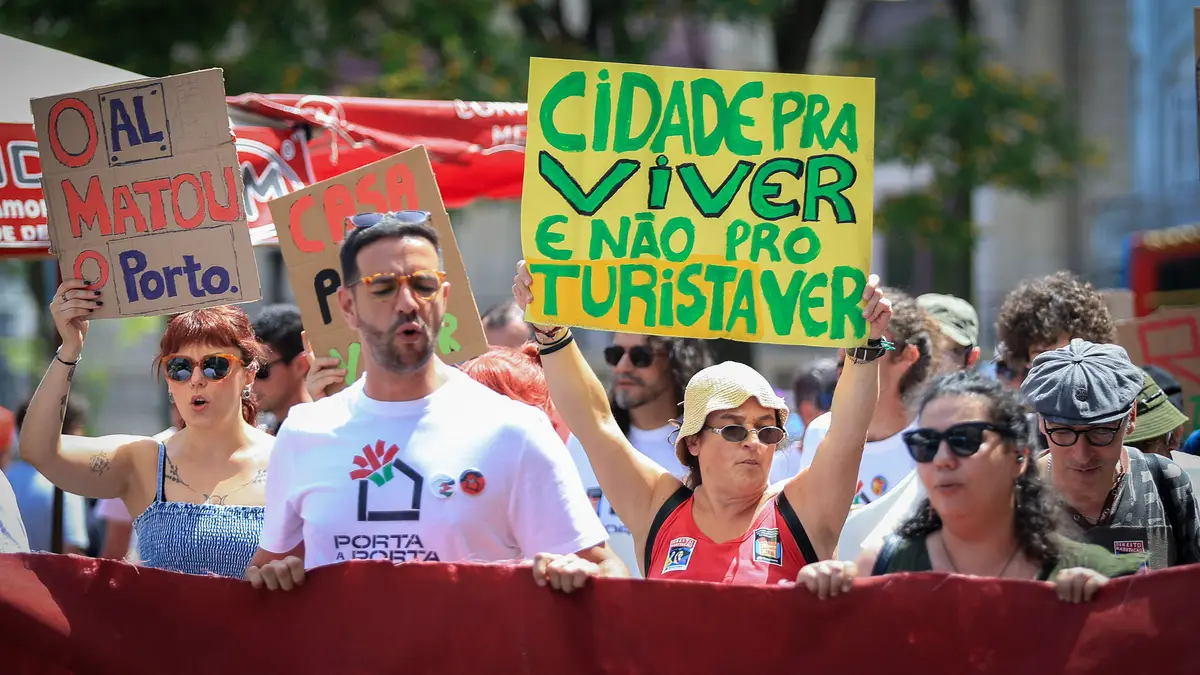 Protesto no Porto pelo direito à habitação