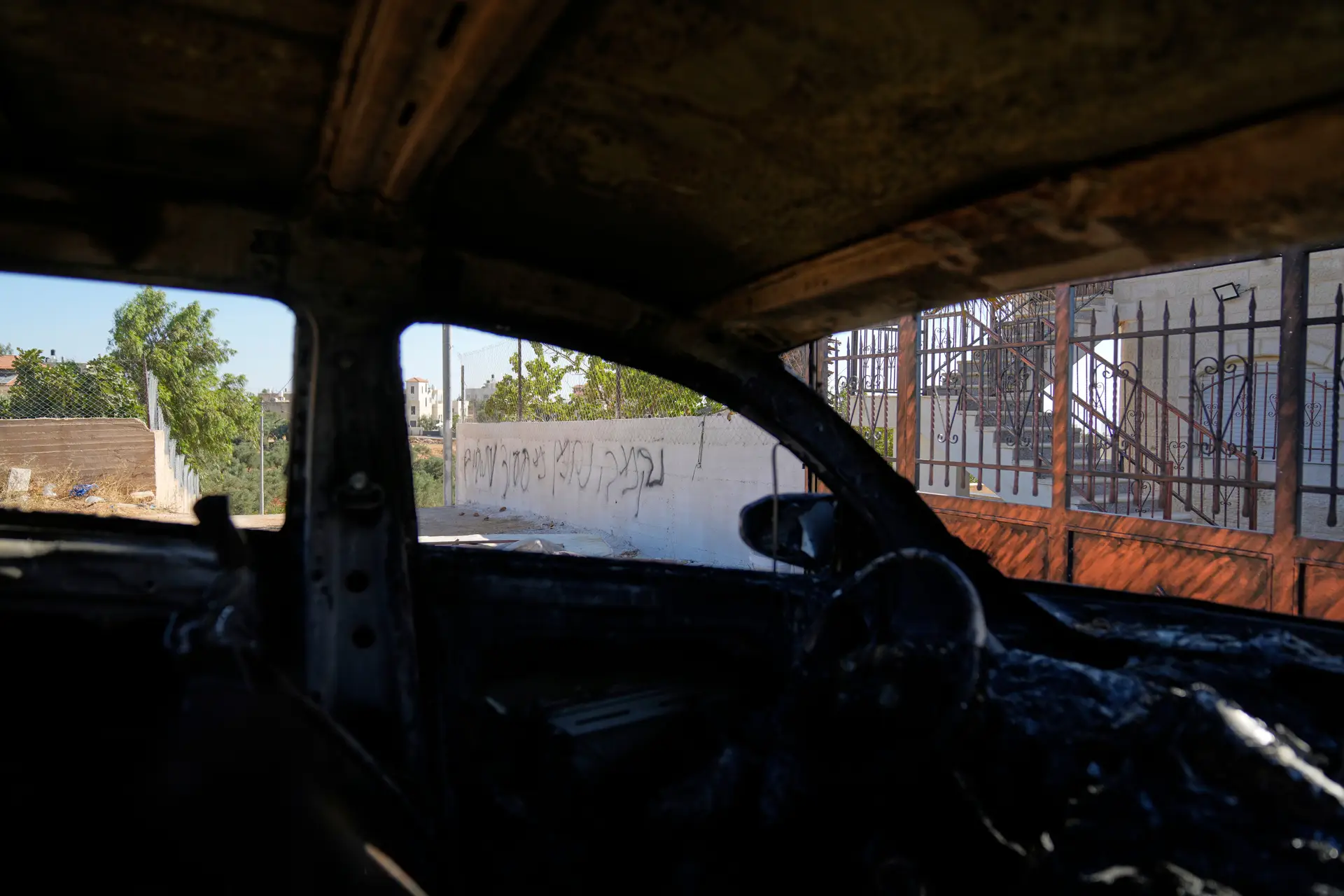Dezenas de colonos tentam invadir e atacar base militar israelita na Cisjordânia