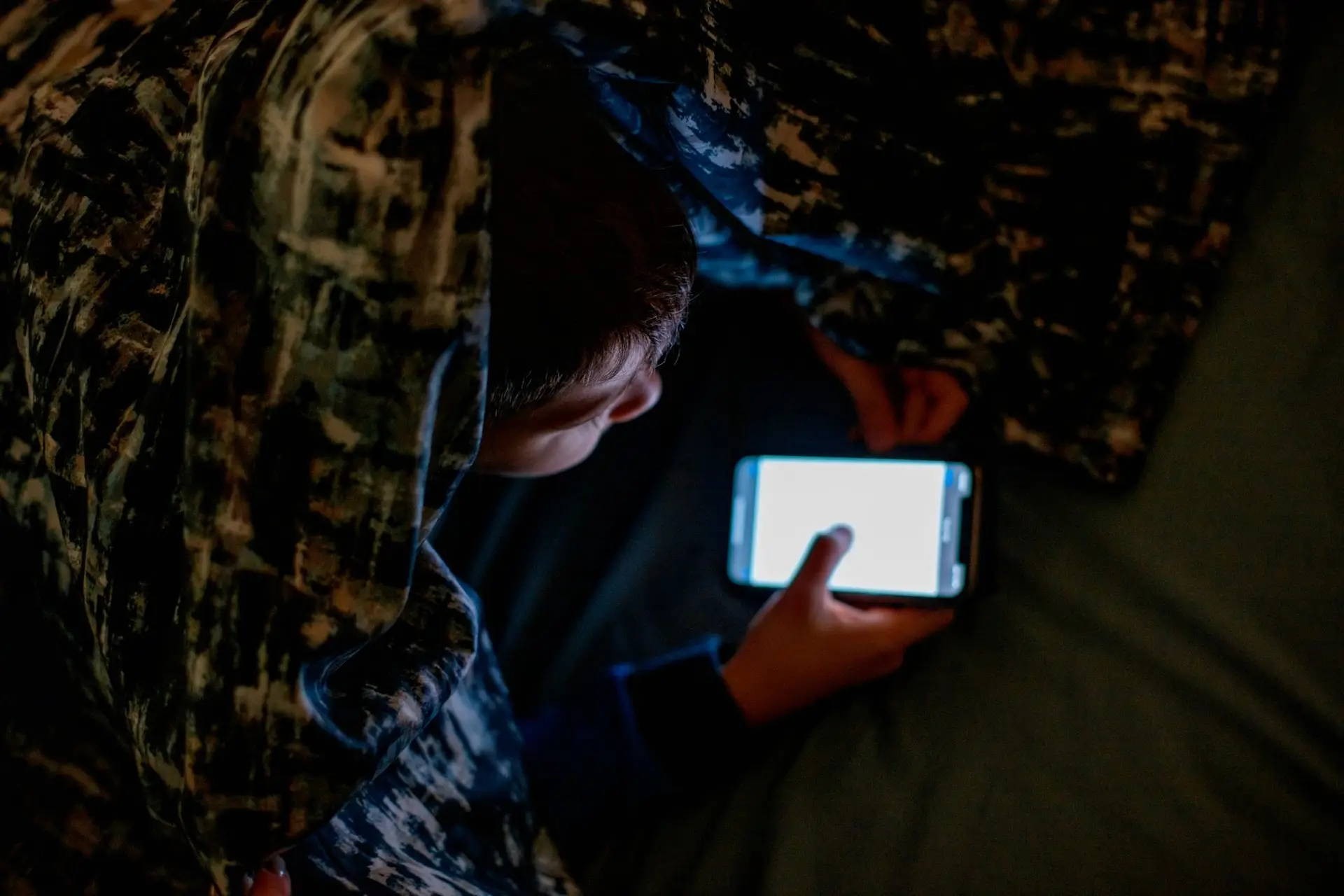Jovem de 12 anos morre após participar em desafio perigoso na internet