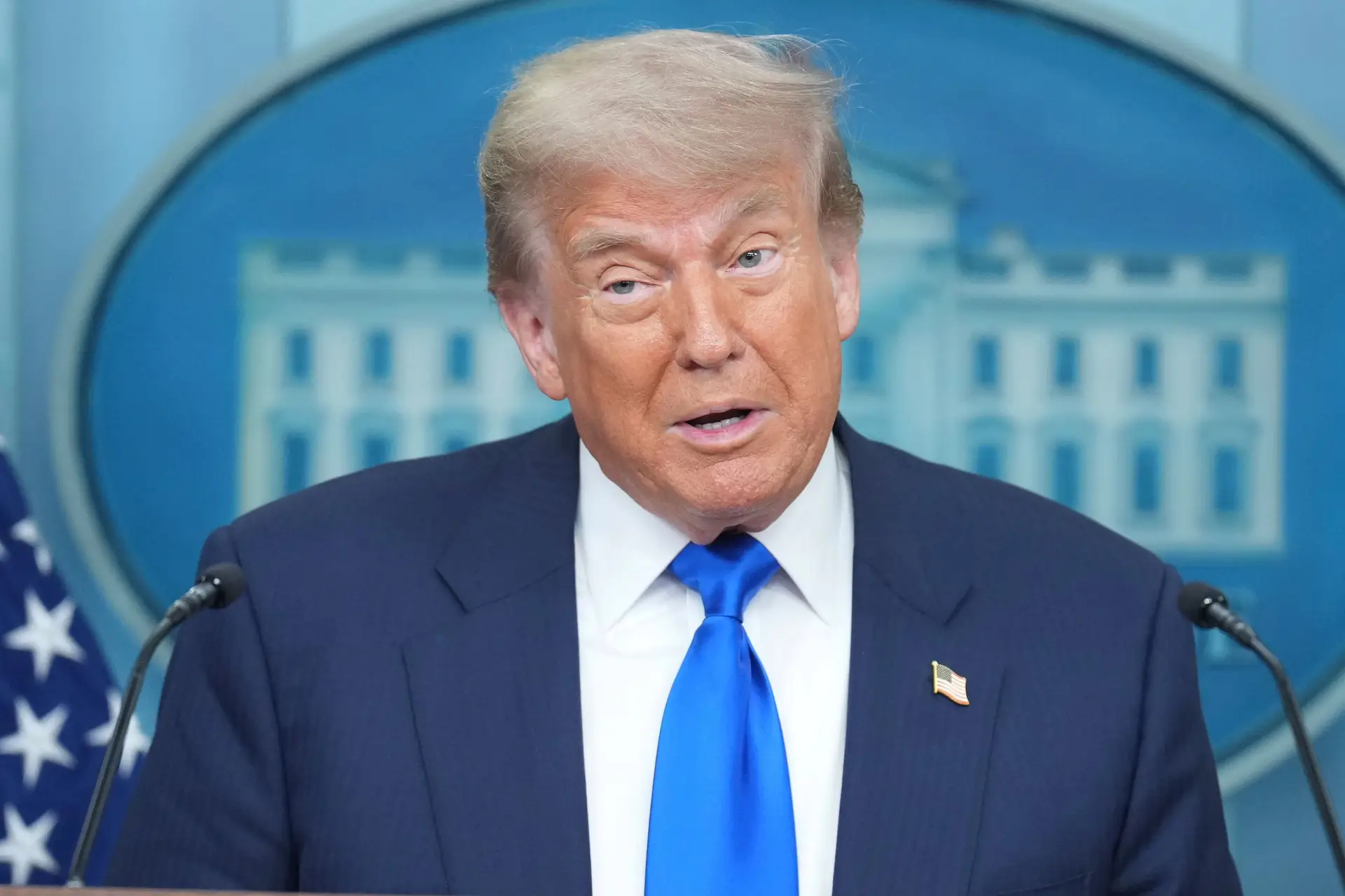 Trump vai formalizar levantamento de sanções contra a Síria