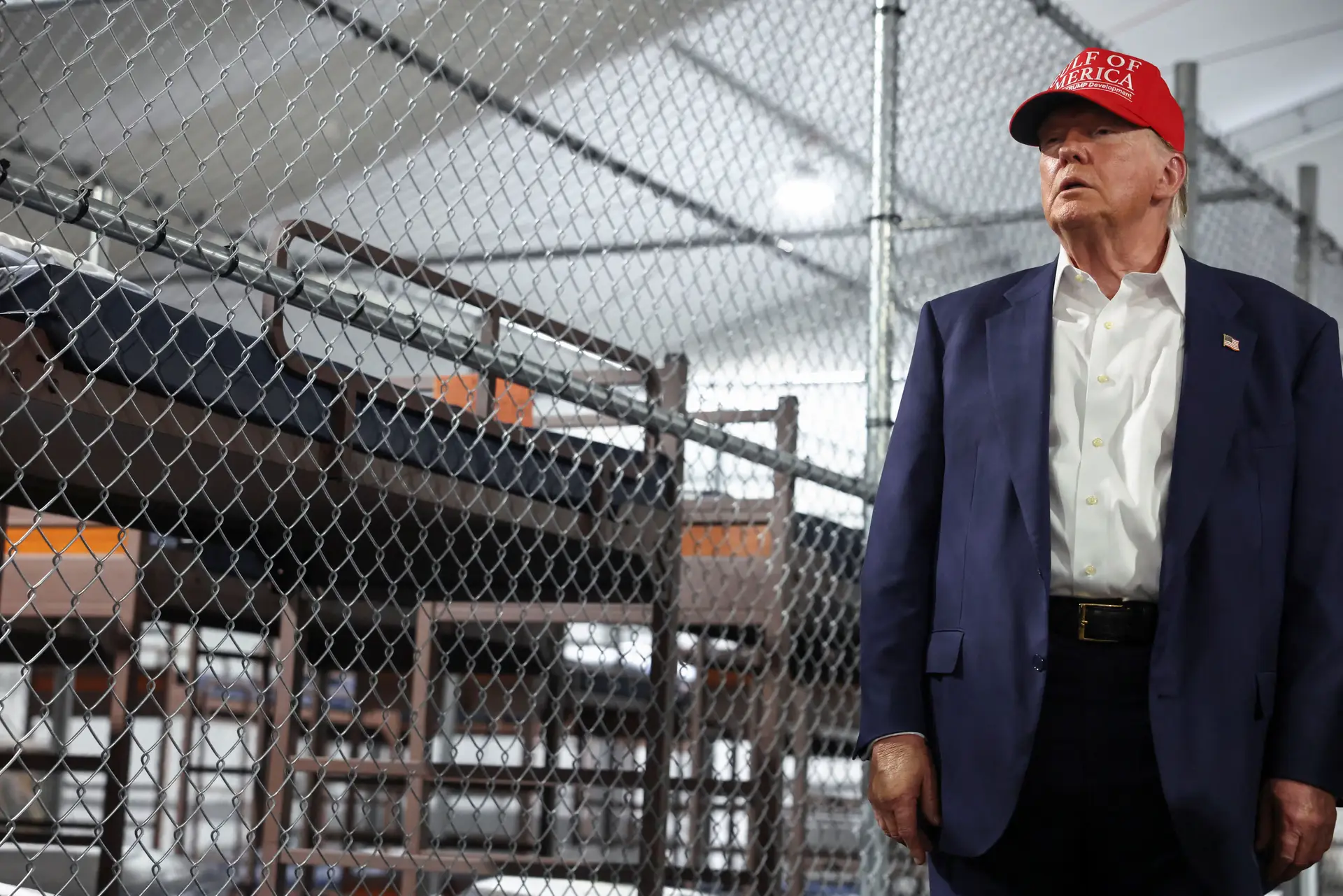 "Se fugirem da prisão (...)": Trump goza com imigrantes que venham a ser detidos em "Alcatraz dos Jacarés"
