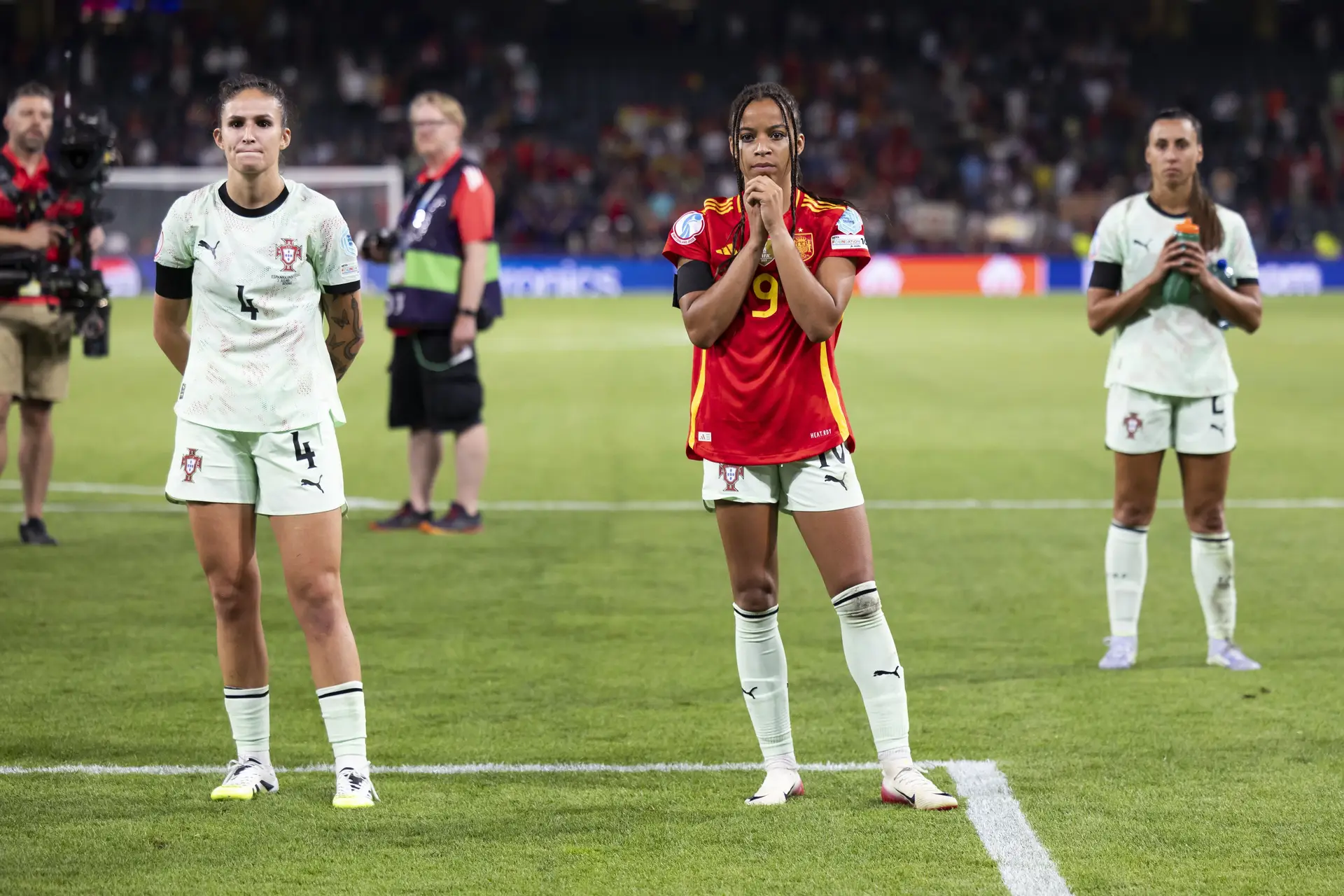 Portugal goleado pela Espanha na estreia no Europeu feminino