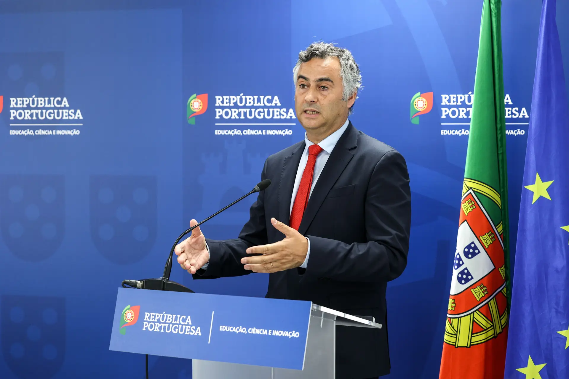 Obras urgentes em 28 escolas vão custar 6 milhões de euros ao Governo