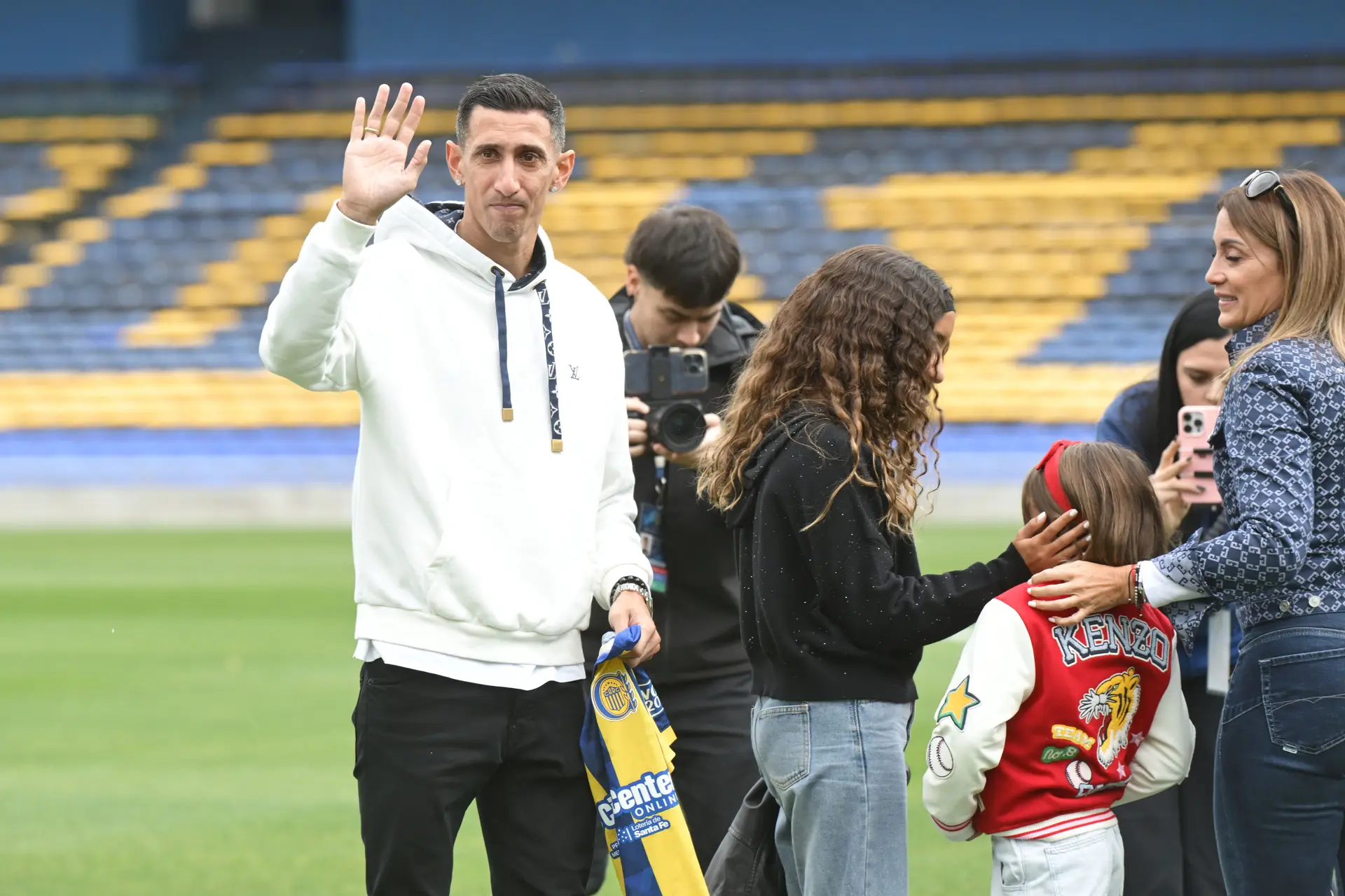 "Quería tenerlo antes, no era posible": Darya con lágrimas durante el espectáculo en Rosario Central