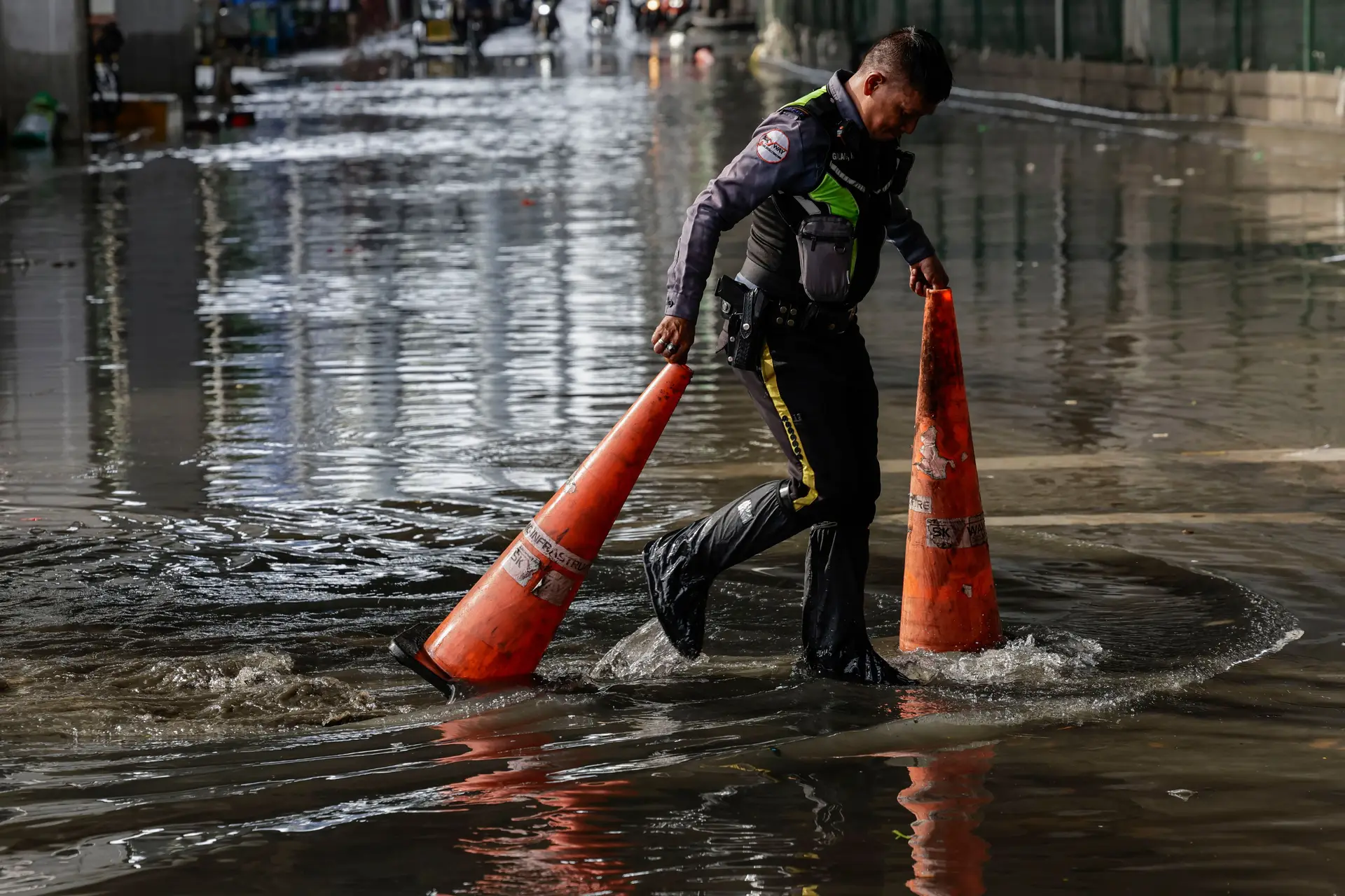 Tufão Danas faz pelo menos dois mortos e mais de 300 feridos em Taiwan
