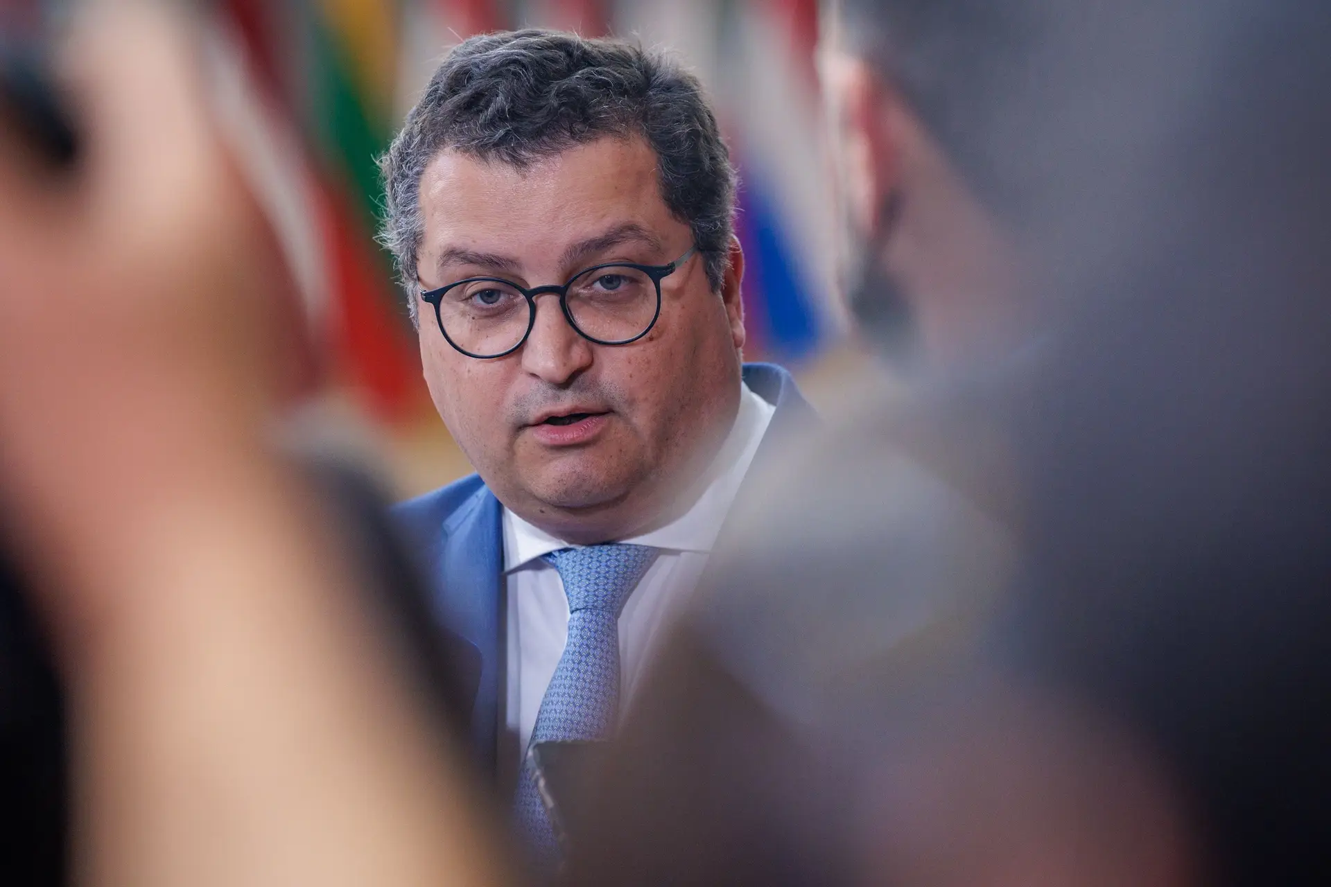 Governo promete continuar a reduzir desconto no ISP, "sempre que houver descidas" no preço dos combustíveis