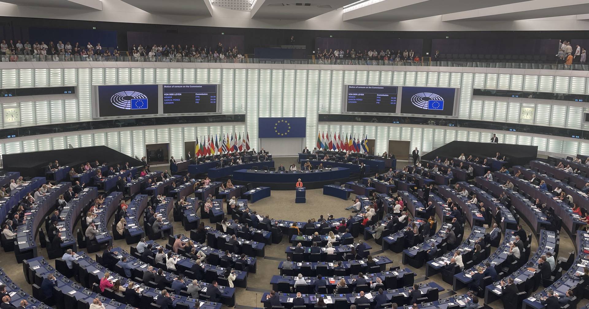 Três eurodeputados portugueses votaram a favor da moção de censura à ...