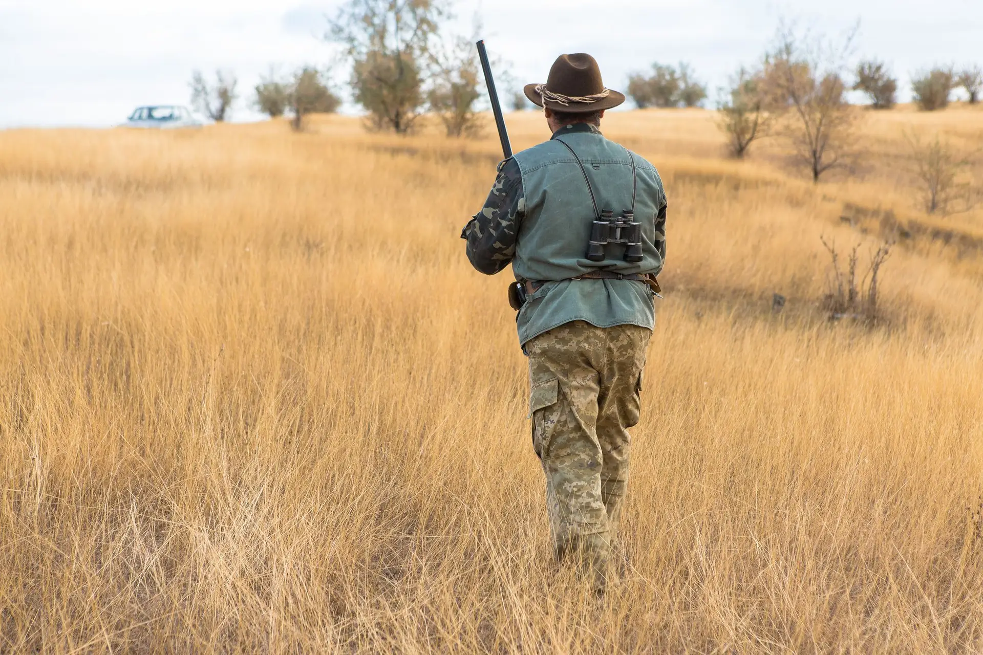 Caçador de caçadores: o lusobritânico infiltrado na maior rede de caça do mundo (que inclui portugueses)
