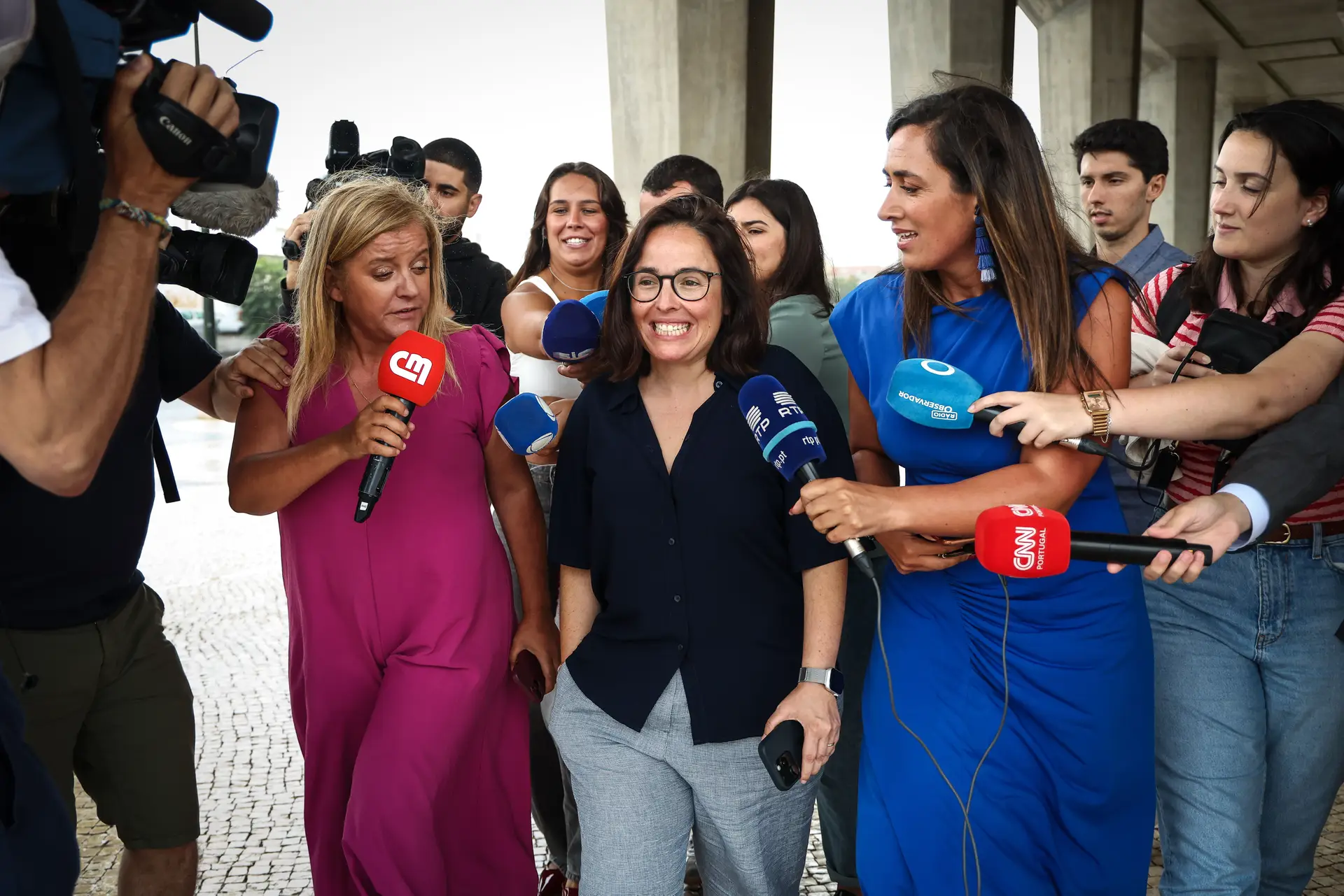 Joana Marques à saída do tribunal: "Tenho visto tudo isto com bastante  estupefação" - SIC Notícias