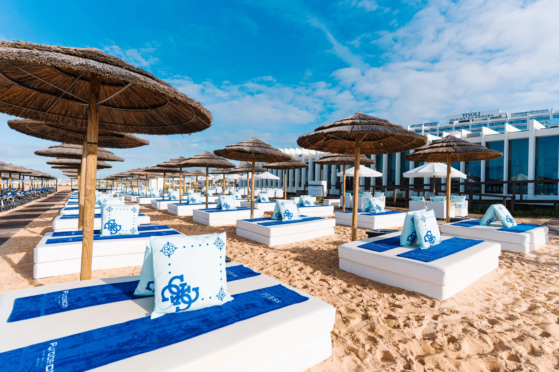 Champanhe e fruta fresca na praia de Vilamoura
