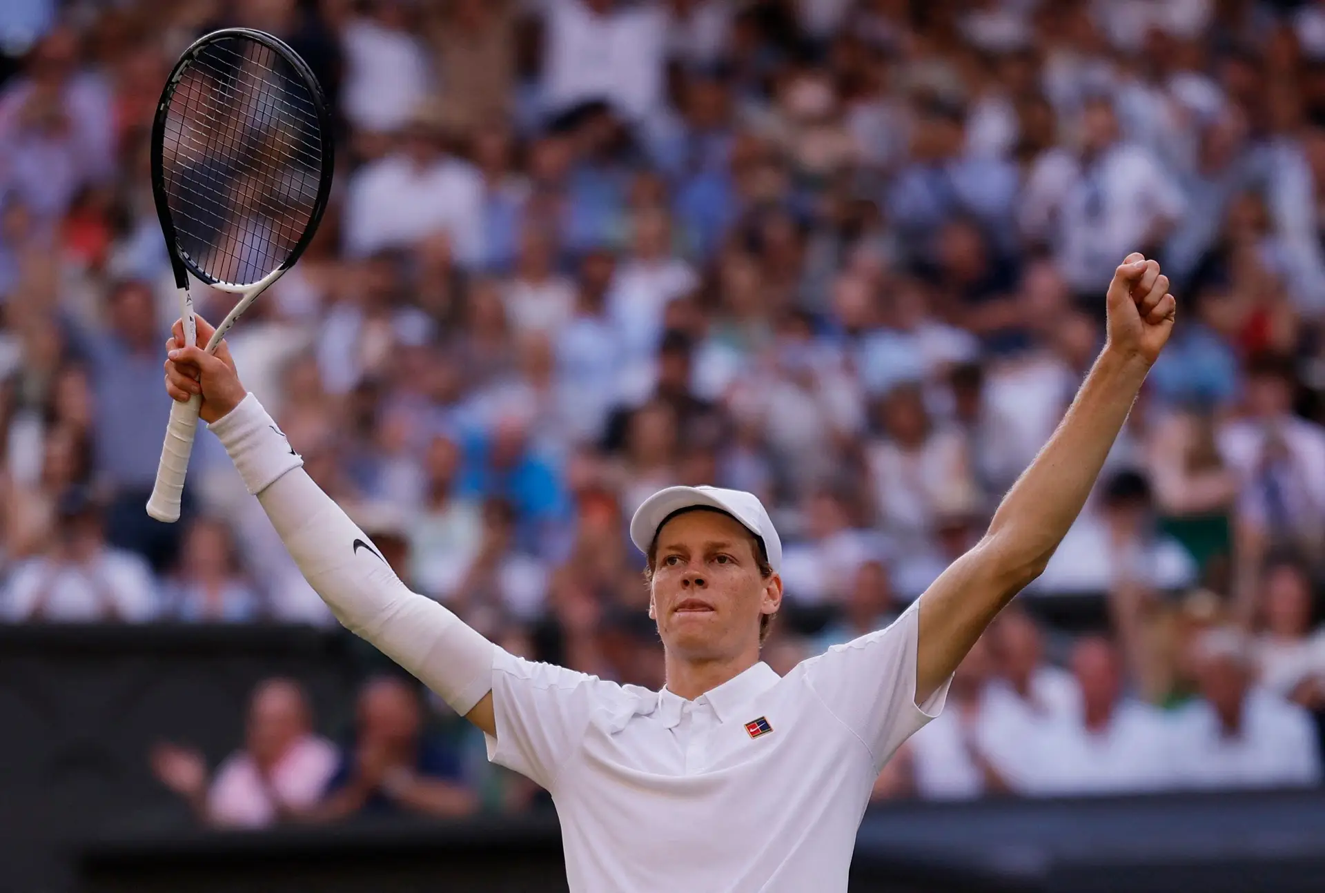 Jannik Sinner vence Carlos Alcaraz e conquista Wimbledon