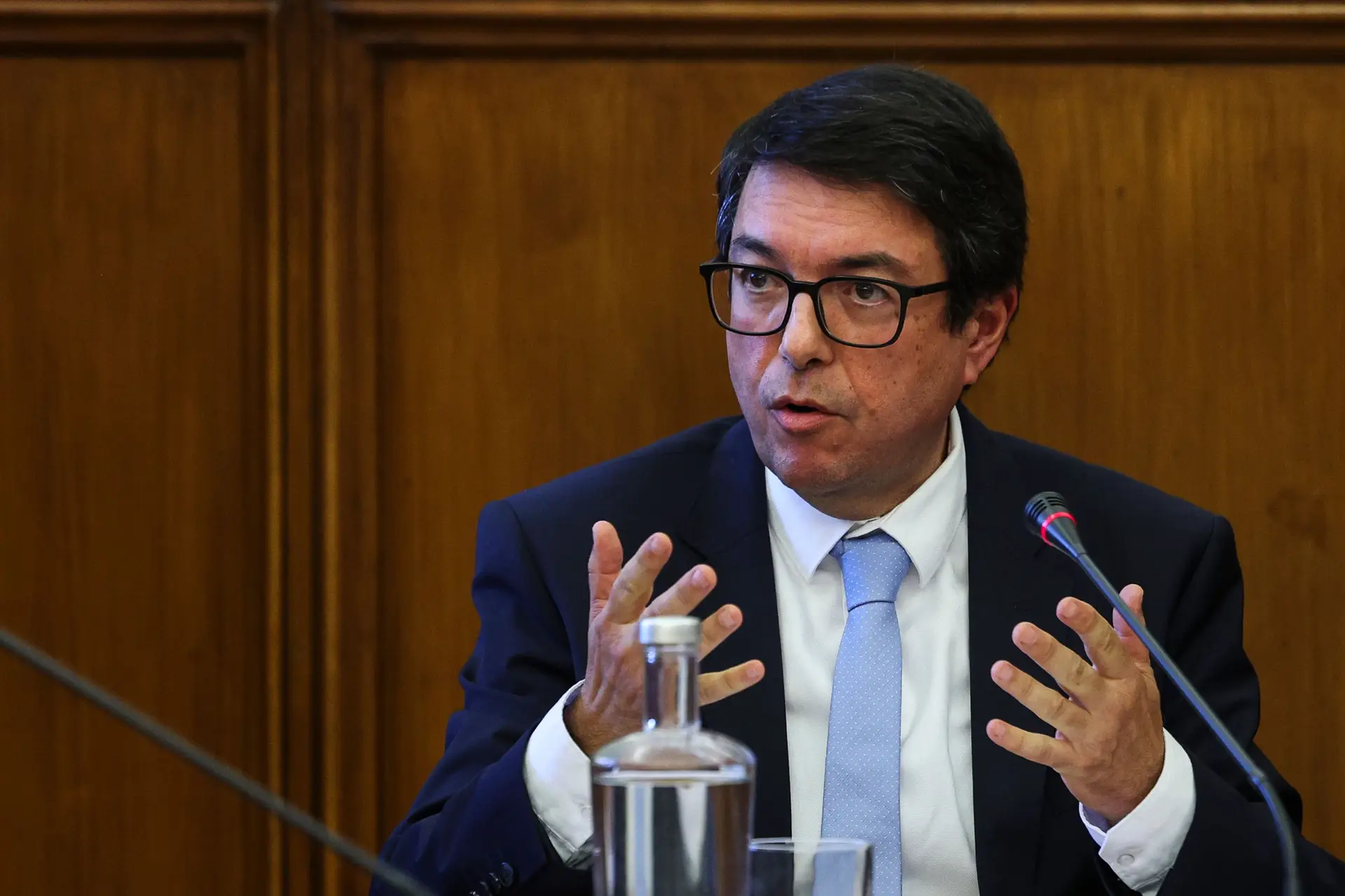 Aumento de partos em ambulâncias "não está diretamente relacionado com os encerramentos de urgências"