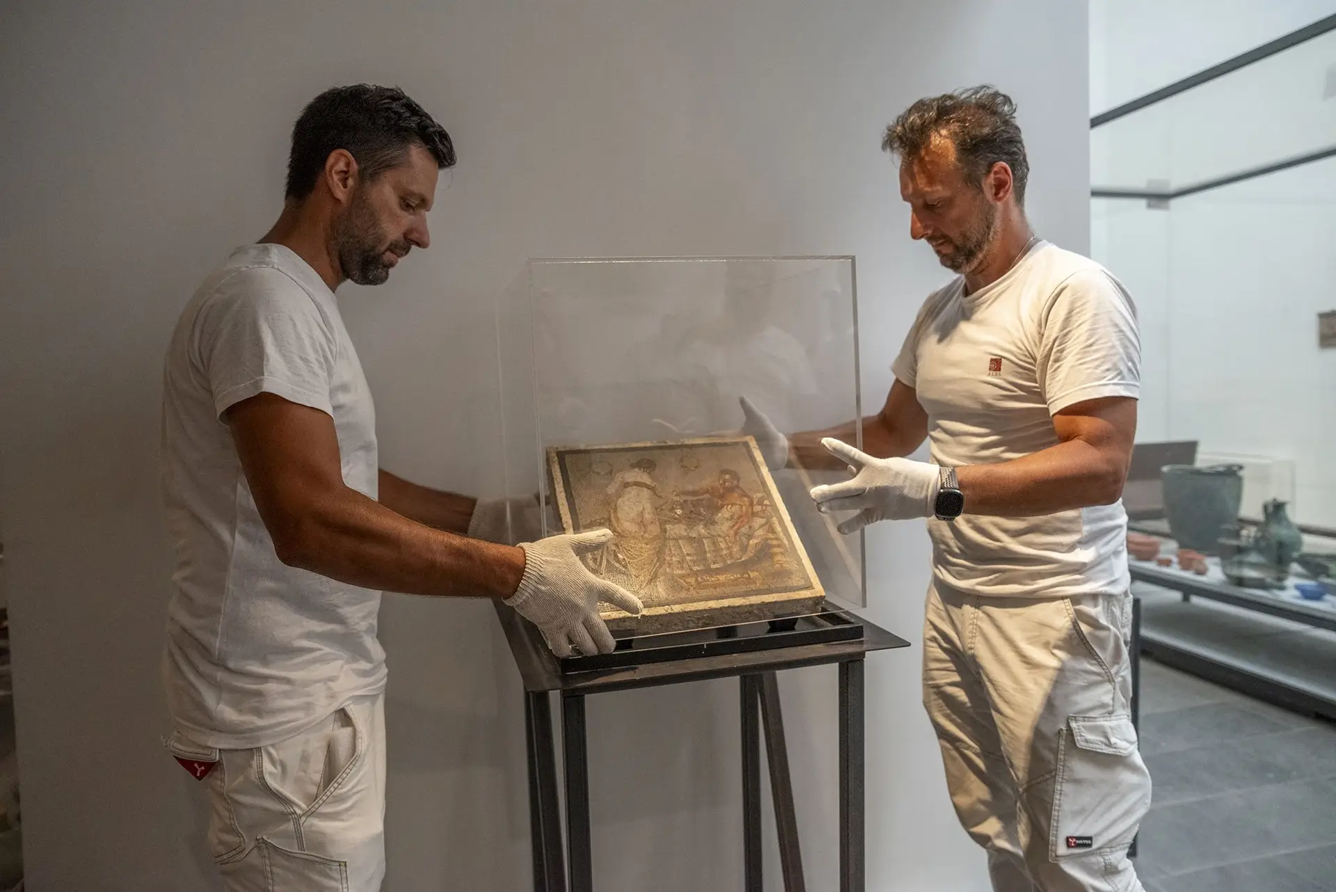 El oficial nazi de mosaico erótico regresó a Pompei 80 años después de robar