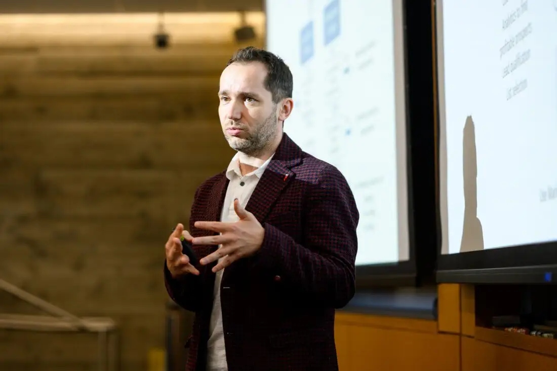 Ex-mulher e atual companheiro detidos pelo homicídio de professor nos arredores de Atenas