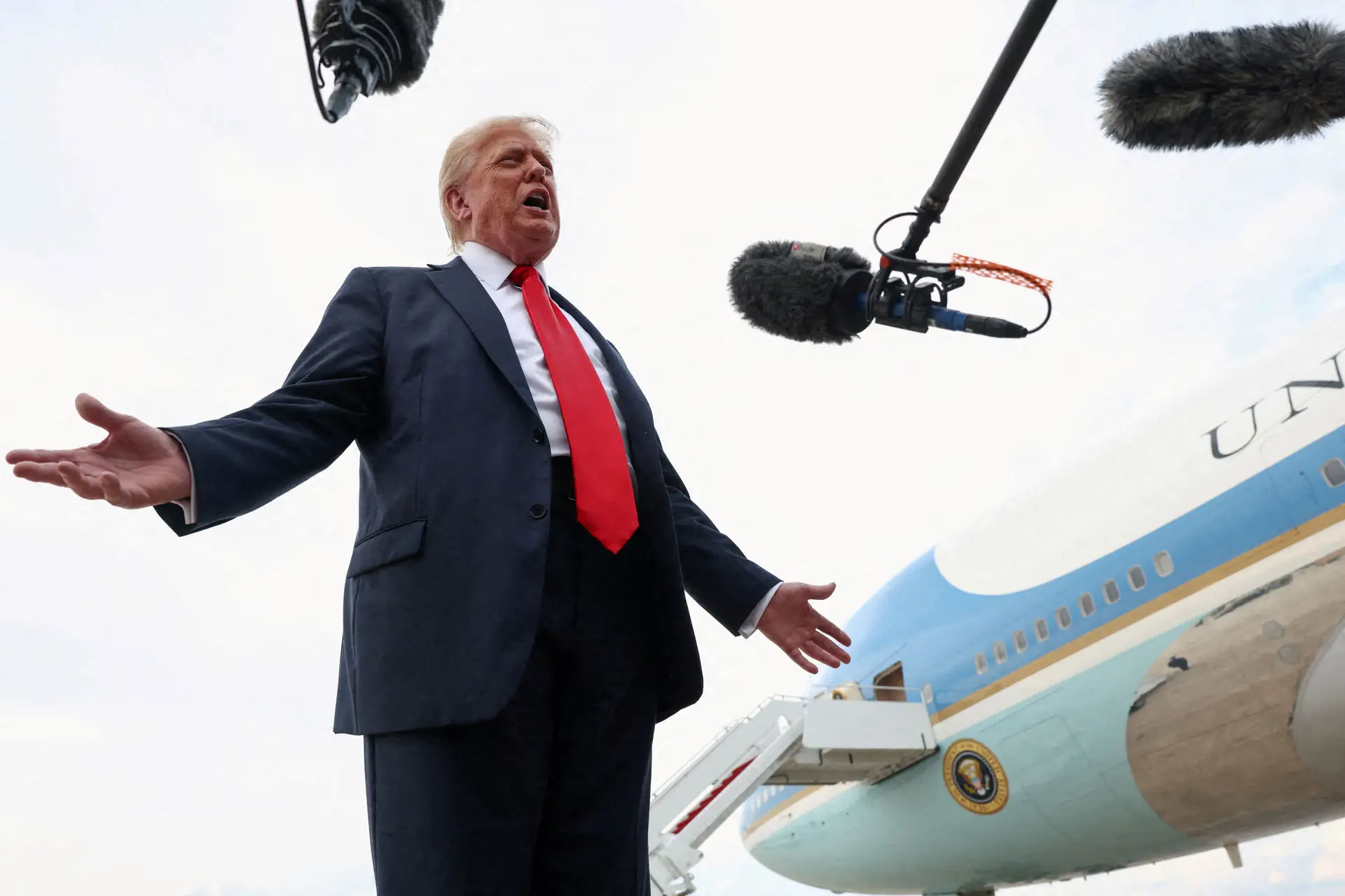 Trump anuncia acordo comercial com Japão com taxas de 15% mas exclui aço e alumínio