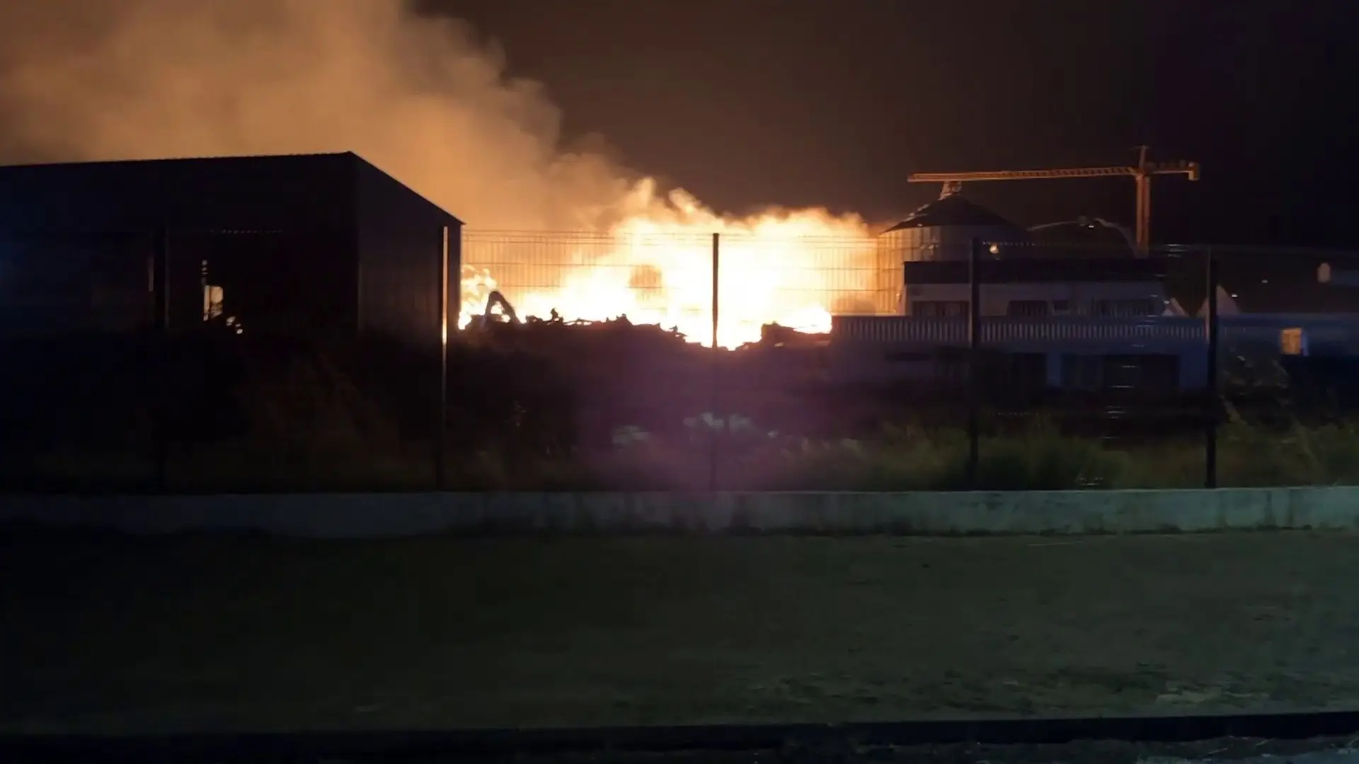 Combate e rescaldo a incêndio em fábrica no Cercal do Alentejo "pode levar semanas" 3 Combate e rescaldo a incêndio em fábrica no Cercal do Alentejo "pode levar semanas"