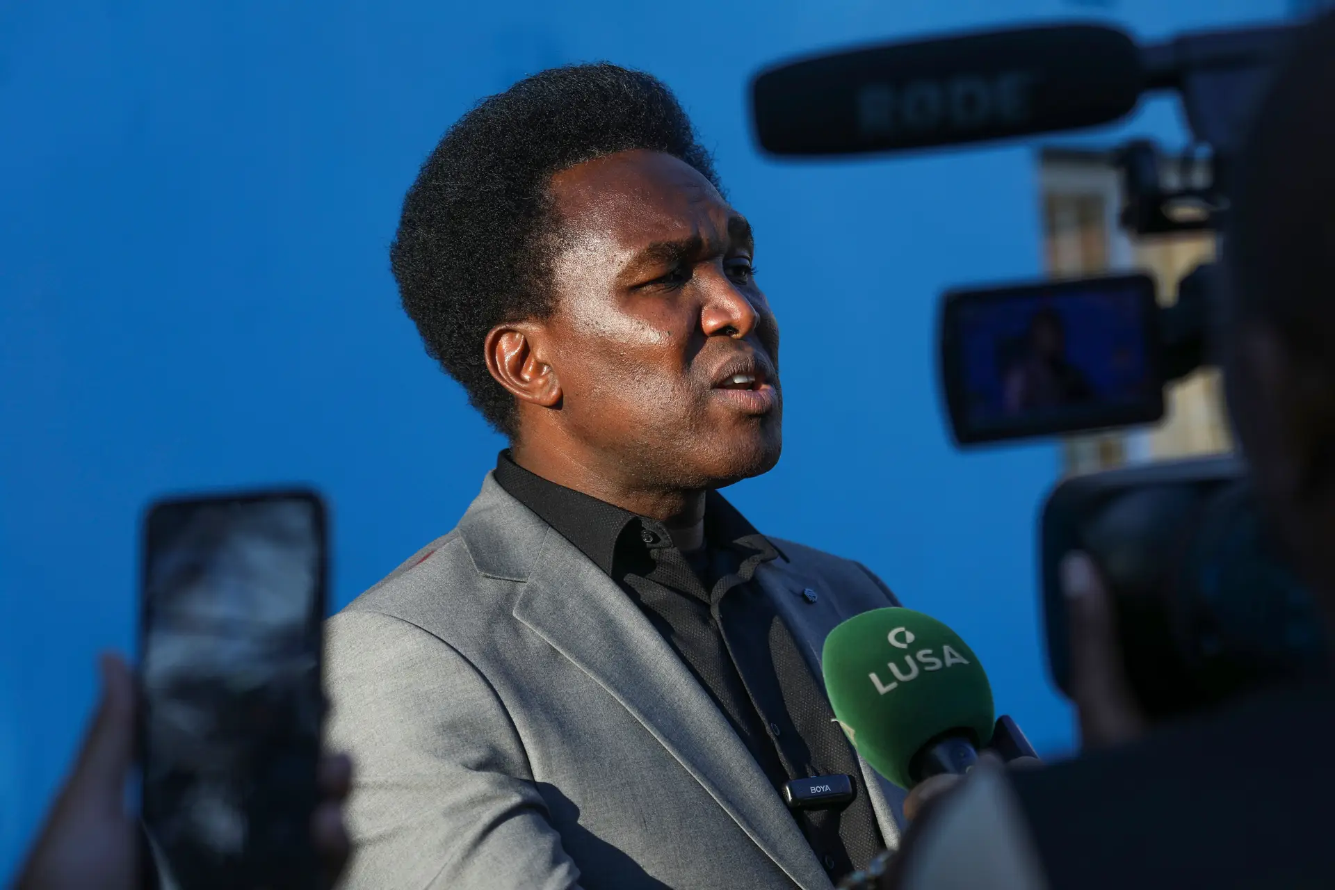 El ex candidato presidencial Venceo Mondlene le dijo a Lusa en su casa, diciendo que fue escapado después de aterrizar en el Aeropuerto Internacional de Maputo, donde muchas docenas de partidarios lo esperaban, Maputo, Mozambik, 21 de julio de 2025.