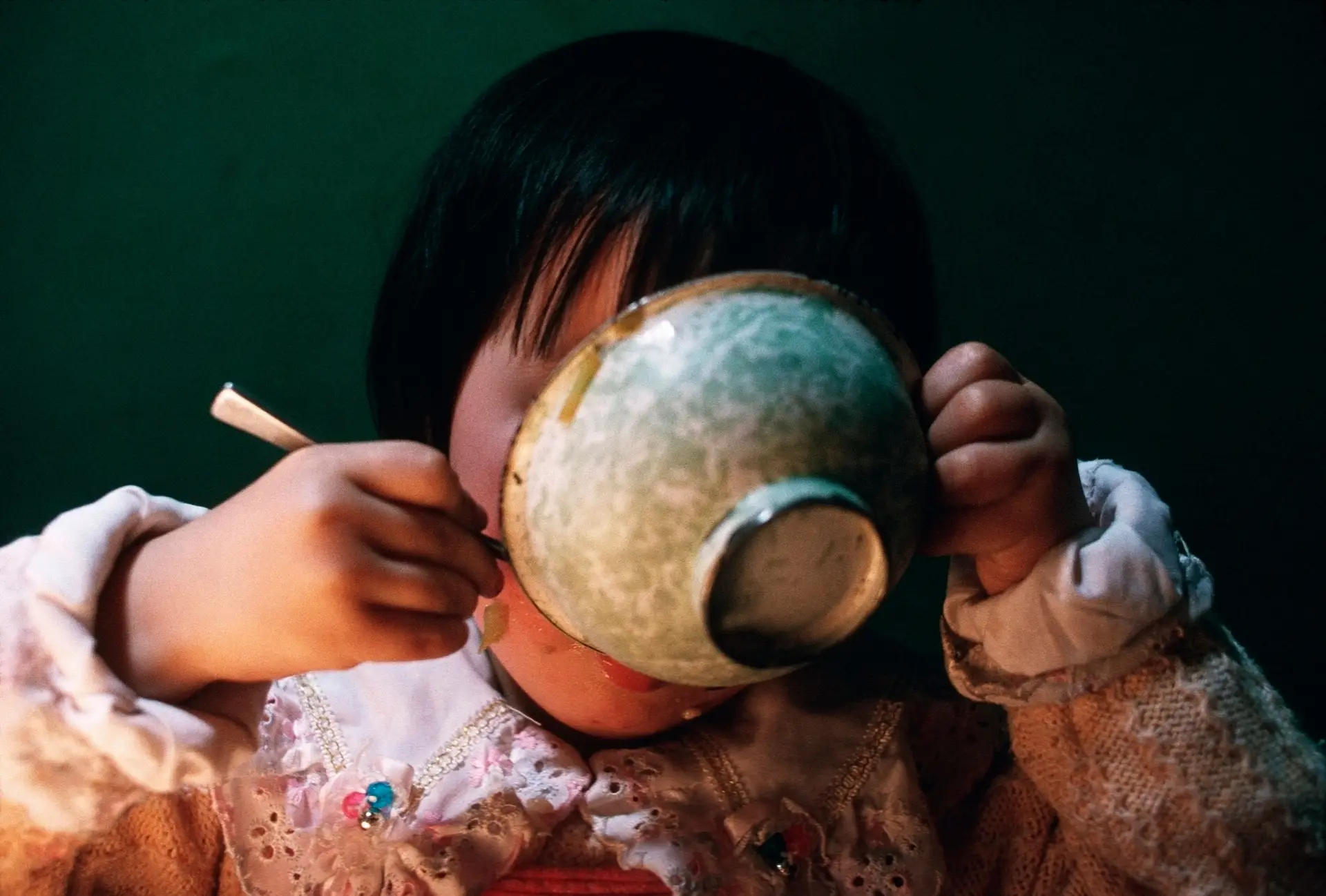 Após intoxicação por chumbo, China aprova regulamento nacional para refeições escolares