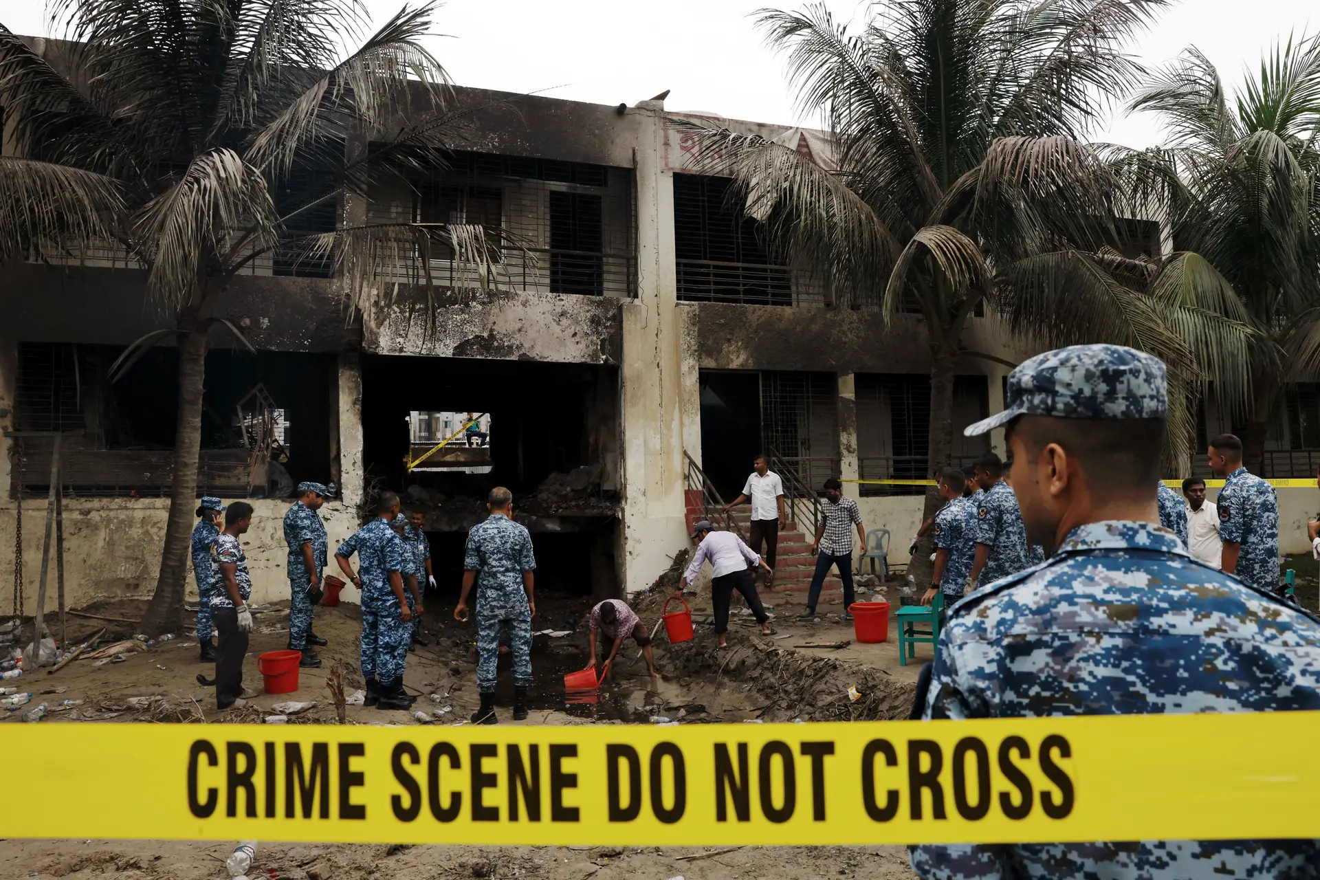 Queda de avião militar no Bangladesh: número de mortos sobe para 27