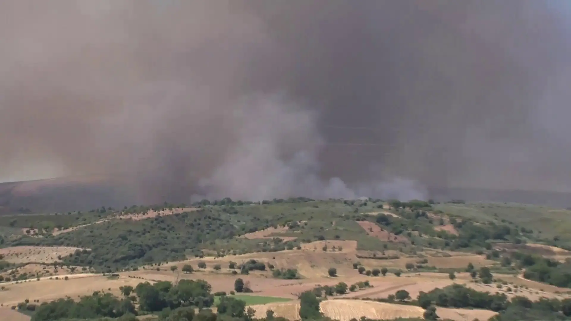 Incêndio no Parque Natural de Montesinho mobiliza dezenas de meios