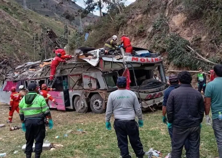 Docenas murieron e heridas en un accidente de autobús en Perú