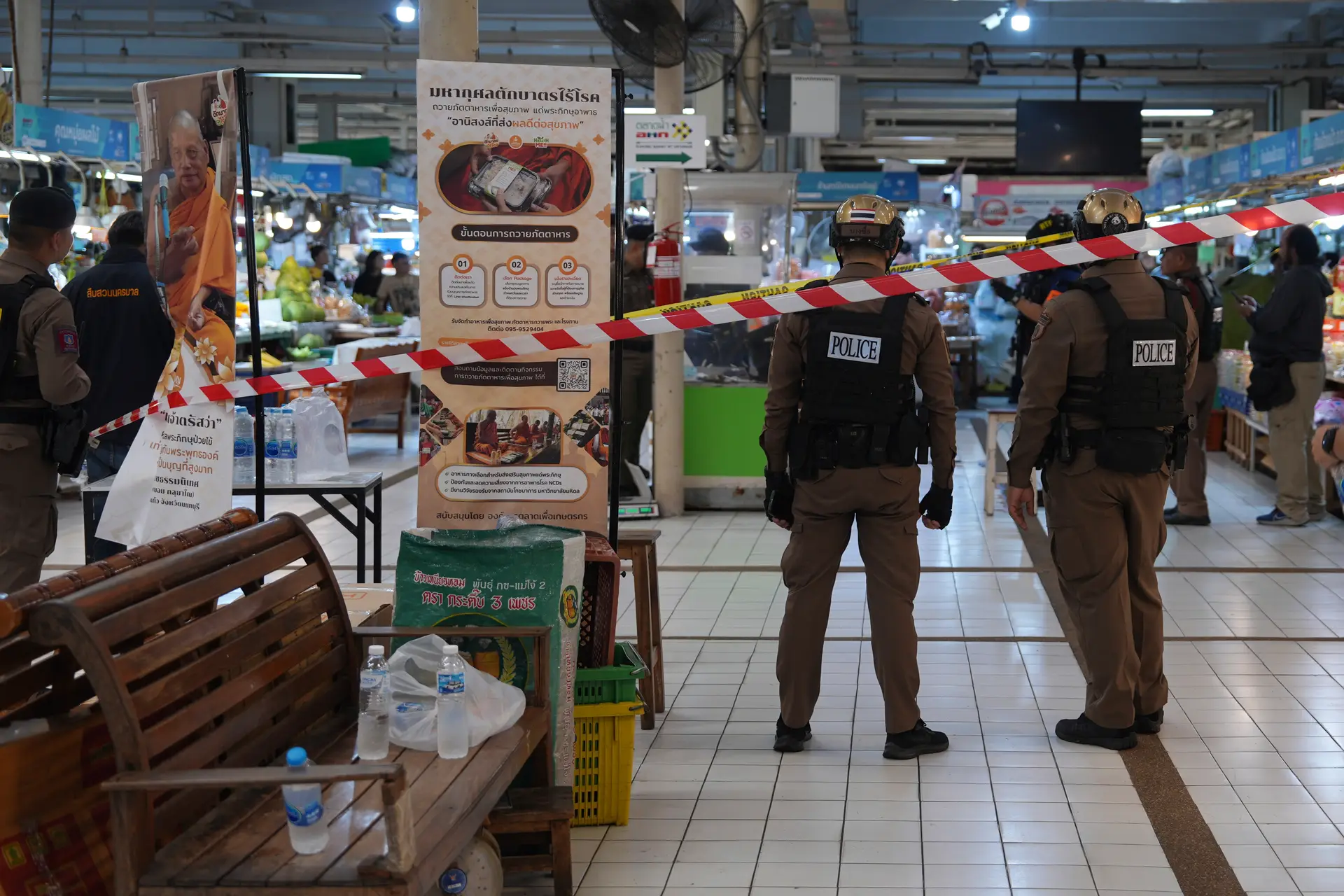 Cinco pessoas morreram em tiroteio num mercado na Tailândia