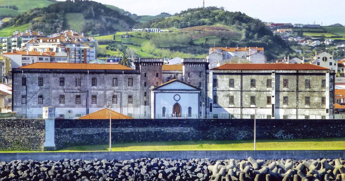 Homem detido por tentar introduzir droga na cadeia de Ponta Delgada