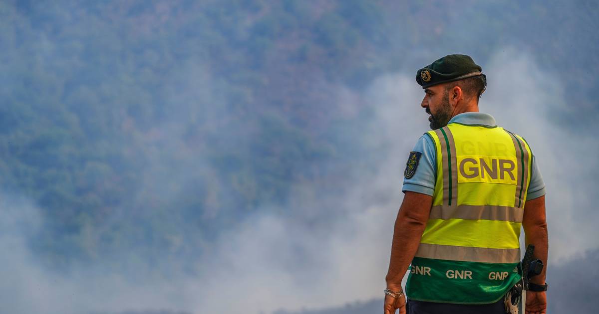 20 minutos: a tragédia na ação da GNR contra narcotráfico e as queixas-crime contra os cartazes de Ventura
