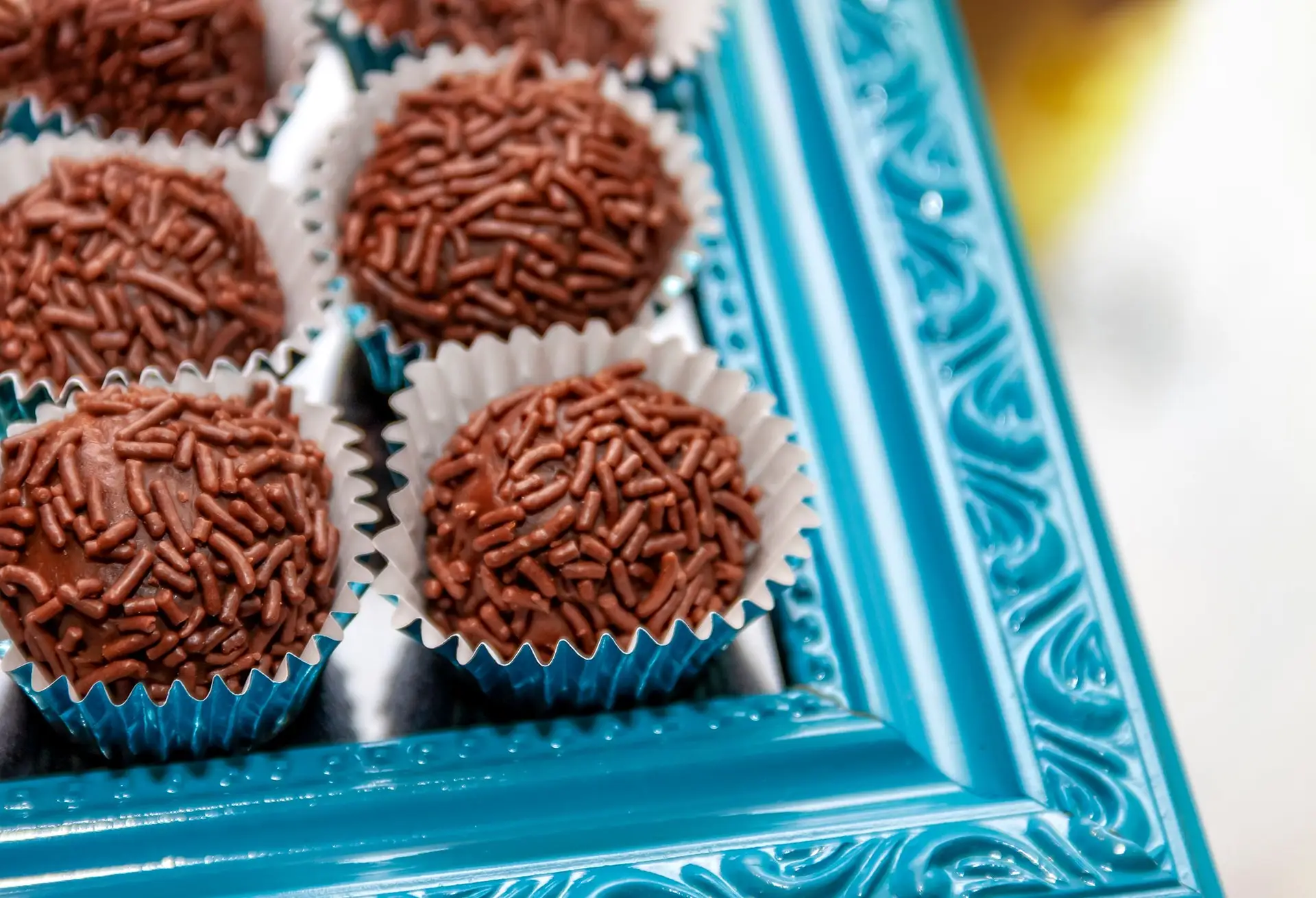 Mulher tenta envenenar o marido com brigadeiros, arrepende-se e entrega-se à polícia 3 Mulher tenta envenenar o marido com brigadeiros, arrepende-se e entrega-se à polícia