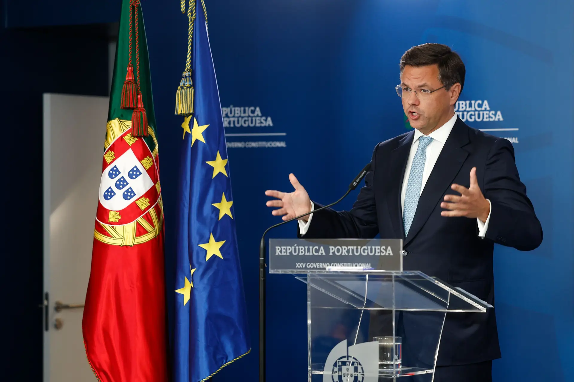 Governo sobe limites de contratos públicos: bens e serviços até 75 mil e empreitadas para 150 mil euros