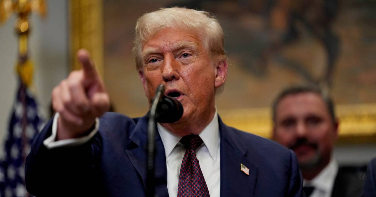 Trump anuncia taxa de 100% sobre 'chips' e semicondutores importados