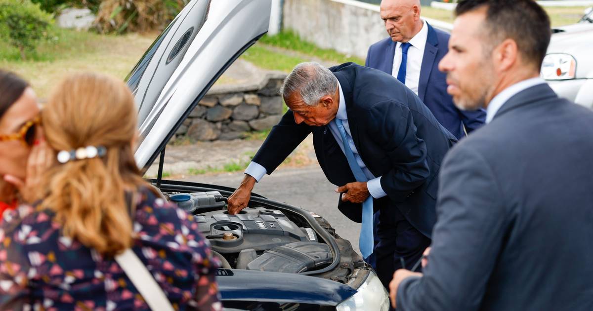 "Emoção adicional" em visita aos Açores: Carro do Presidente a fumegar obriga a paragem