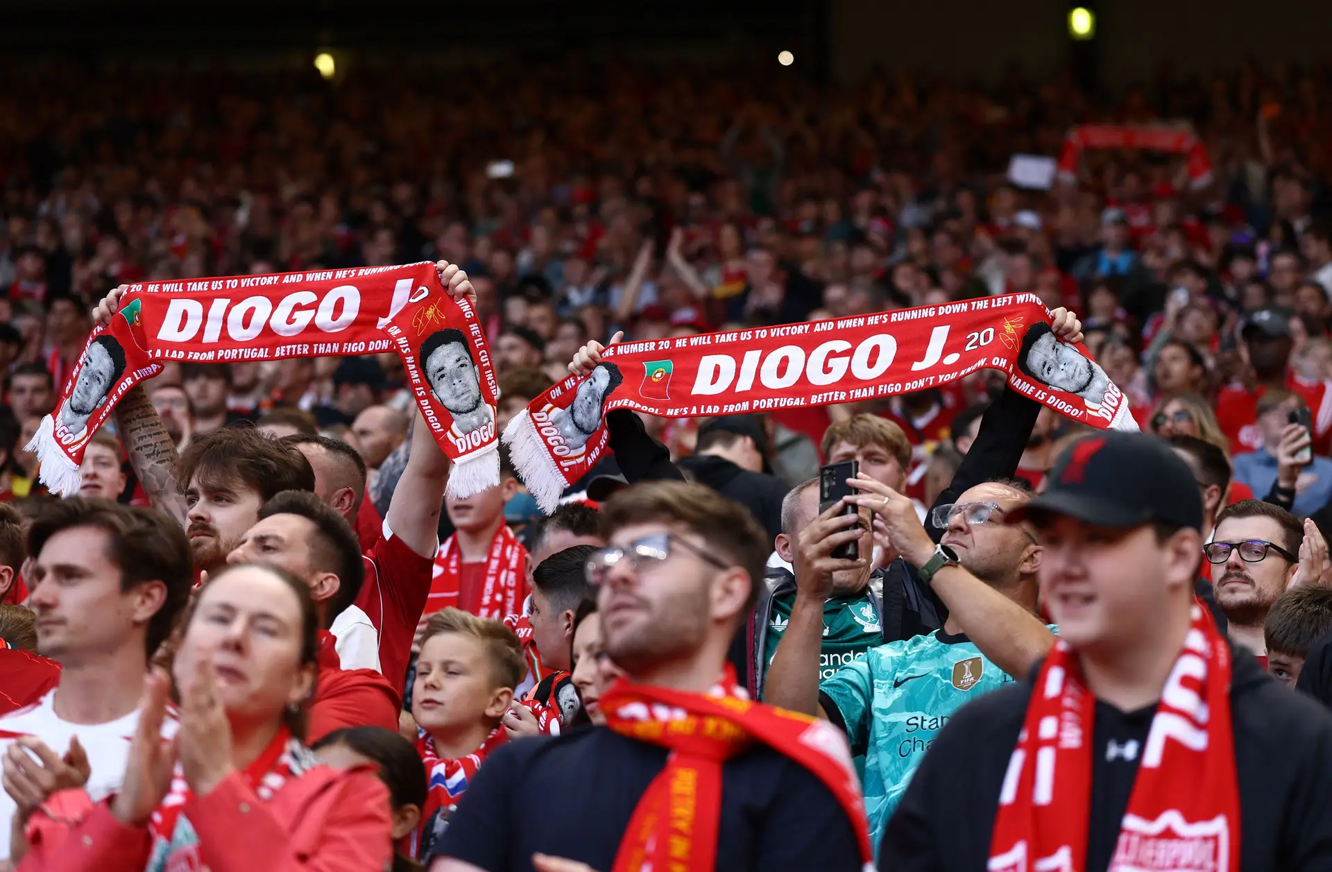 Anfield parou ao minuto 20 e ouviu-se: "Oh his name is Diogo…"