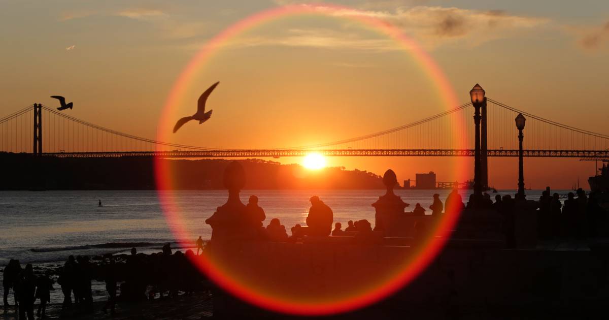 Calor deixa quatro distritos sob aviso laranja, mas temperaturas vão começar a cair