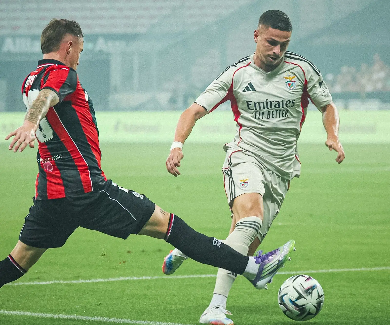 Los campeones de los goles de Ivovic y Florentino empacaron al Benfica para el play-off