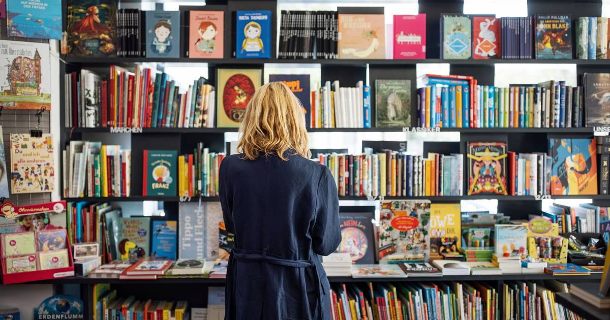 De Cesare Pavese a Colleen Hoover: sugestões de leitura para as férias de verão