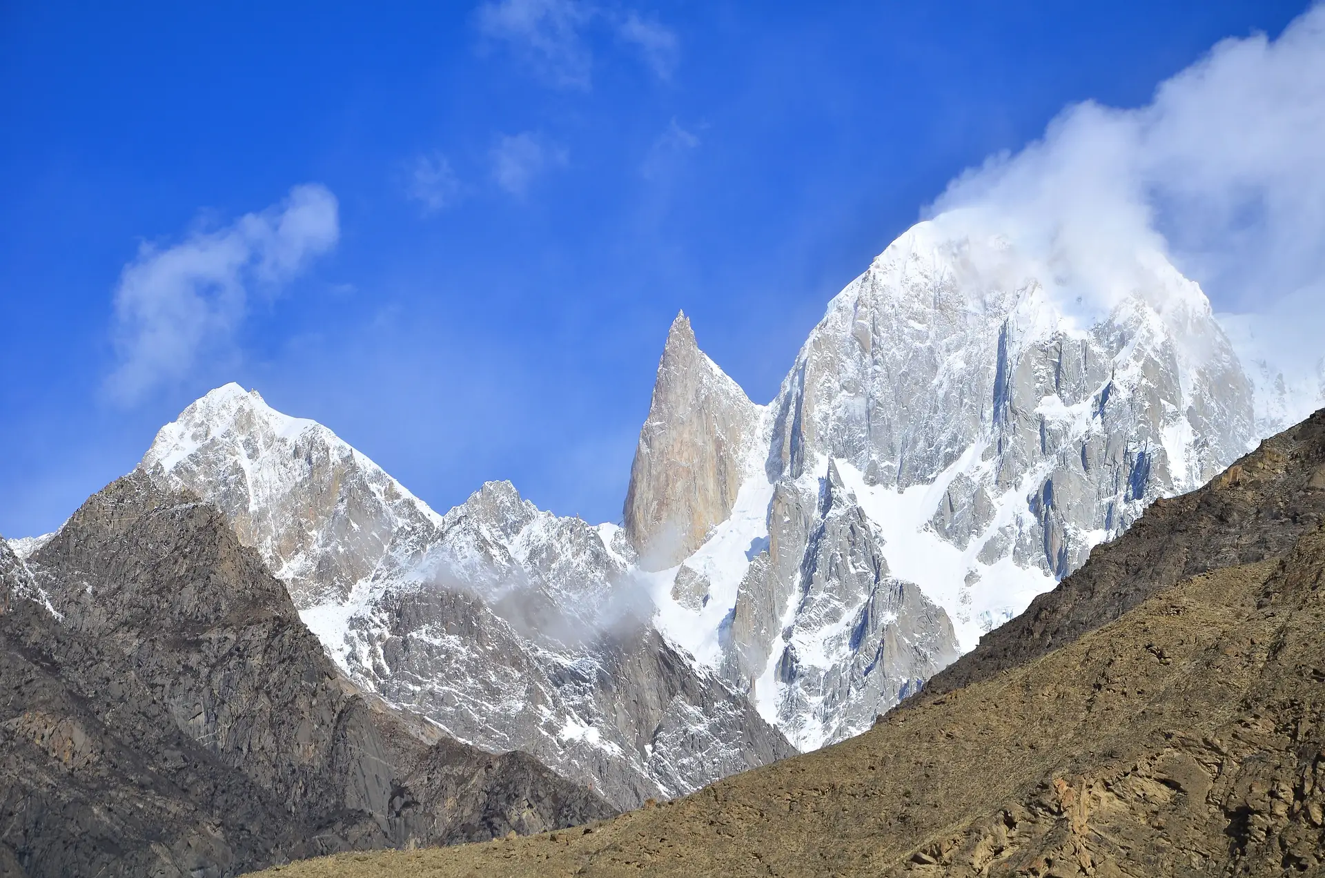 Encontrado corpo de homem desaparecido há 28 anos: tentou fugir a "inimigos" e acabou preso numa caverna gelada